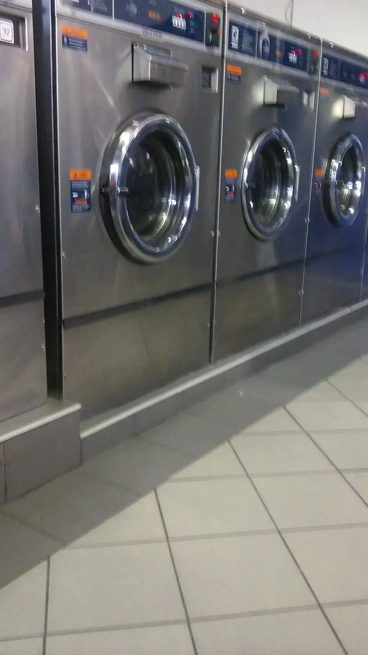 Express Laundry World - Image 9