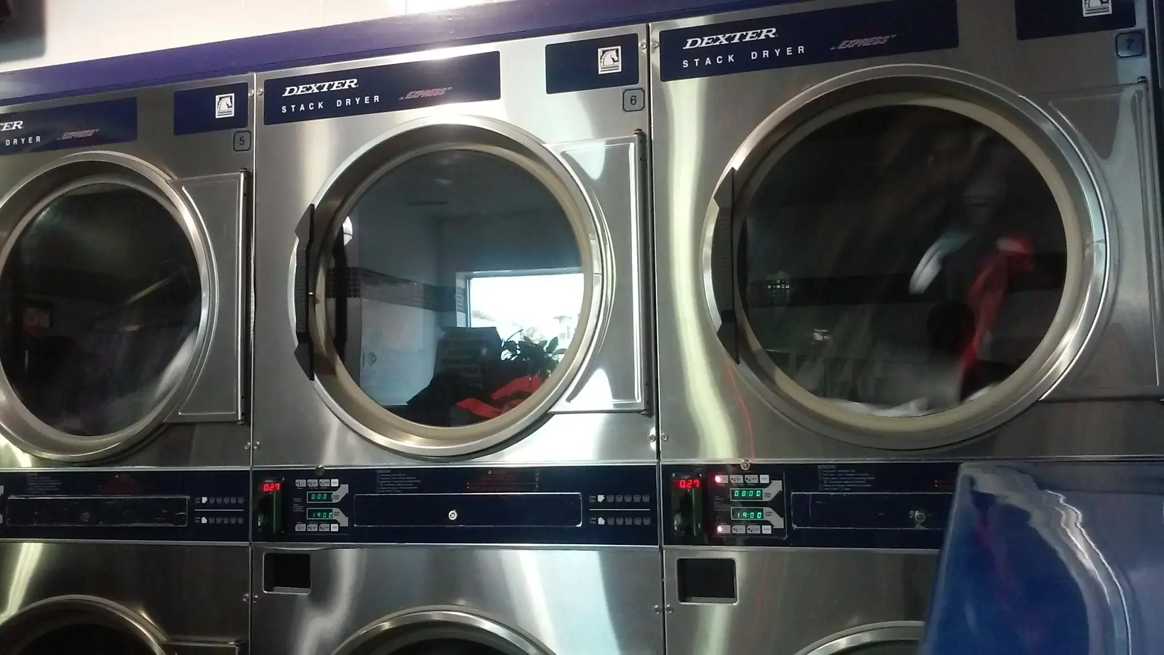 Express Laundry World thumbnail 4