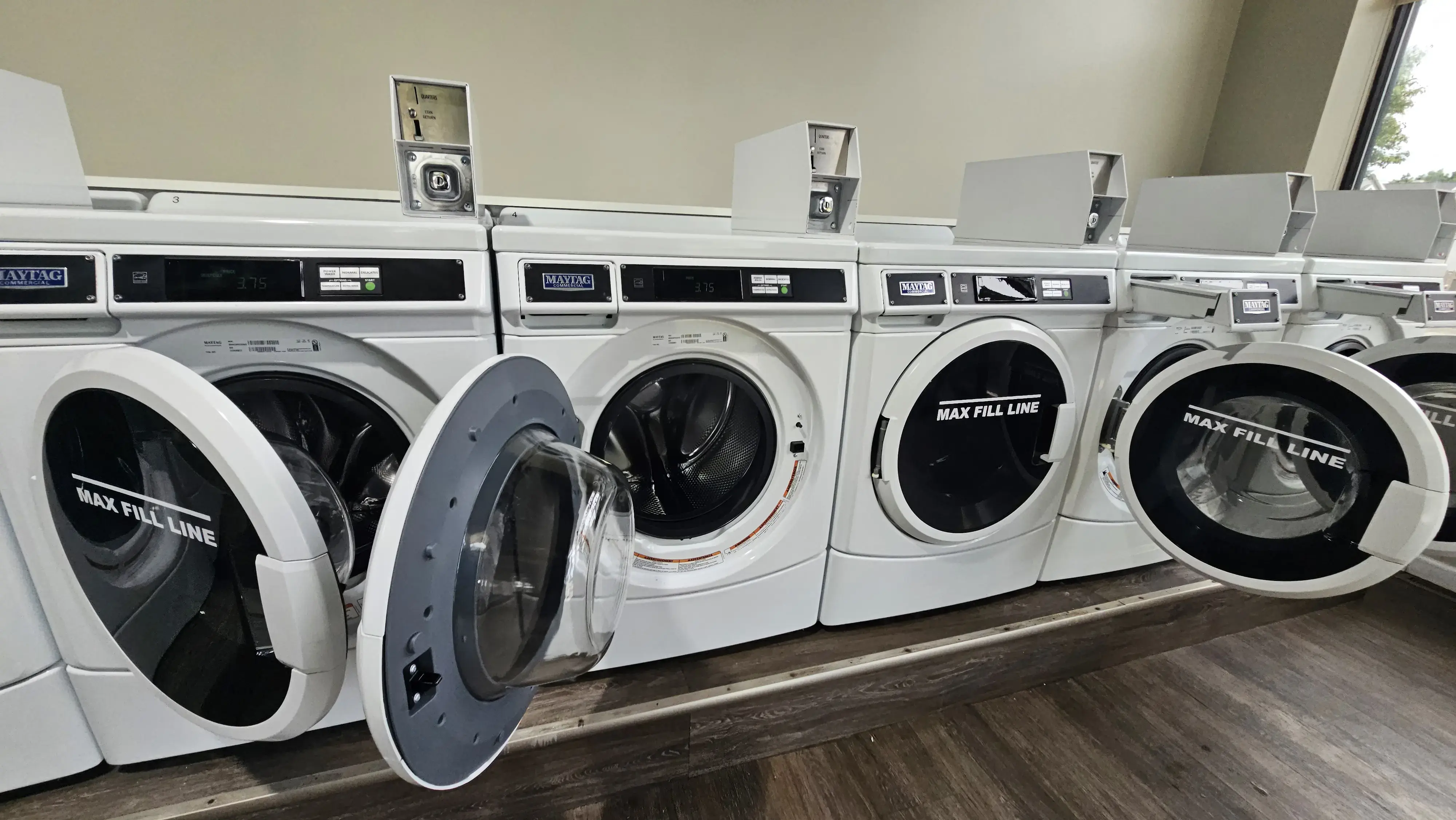 EZ Clean Laundromat thumbnail 3