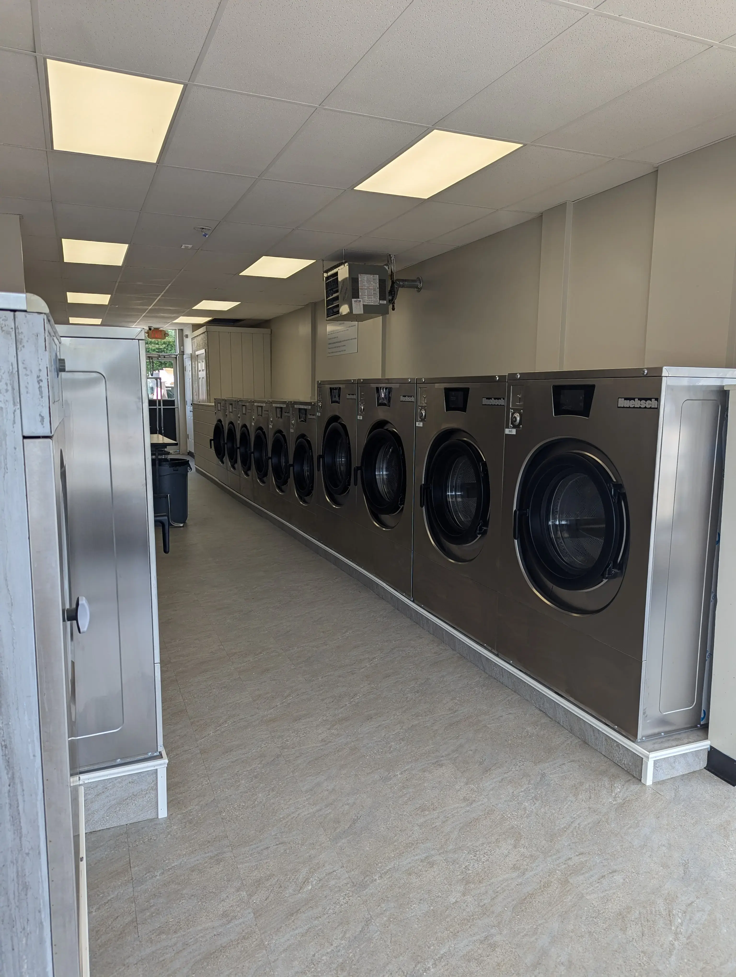 EZ Clean Laundromat - Image 14