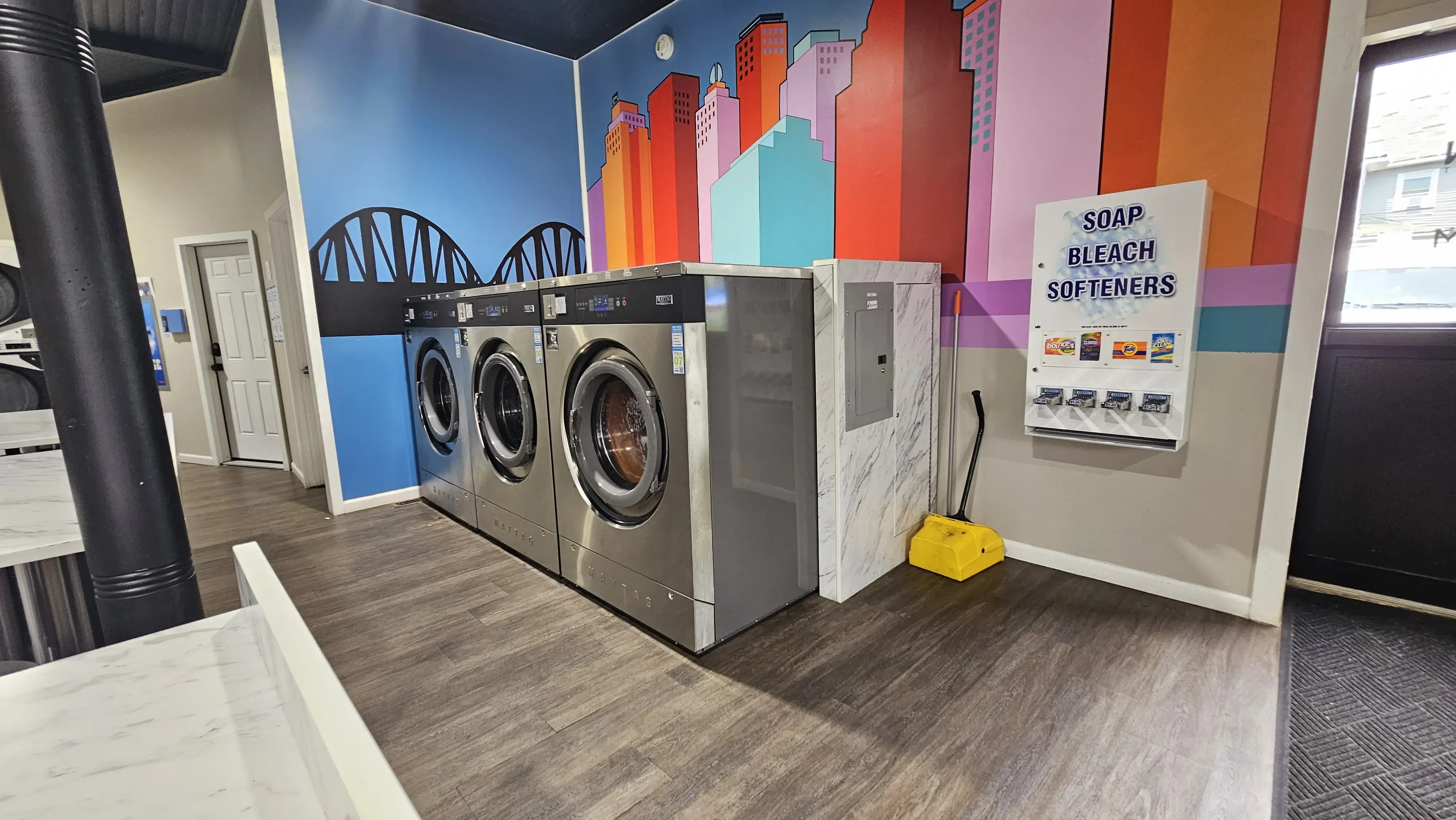 EZ Clean Laundromat - Image 11