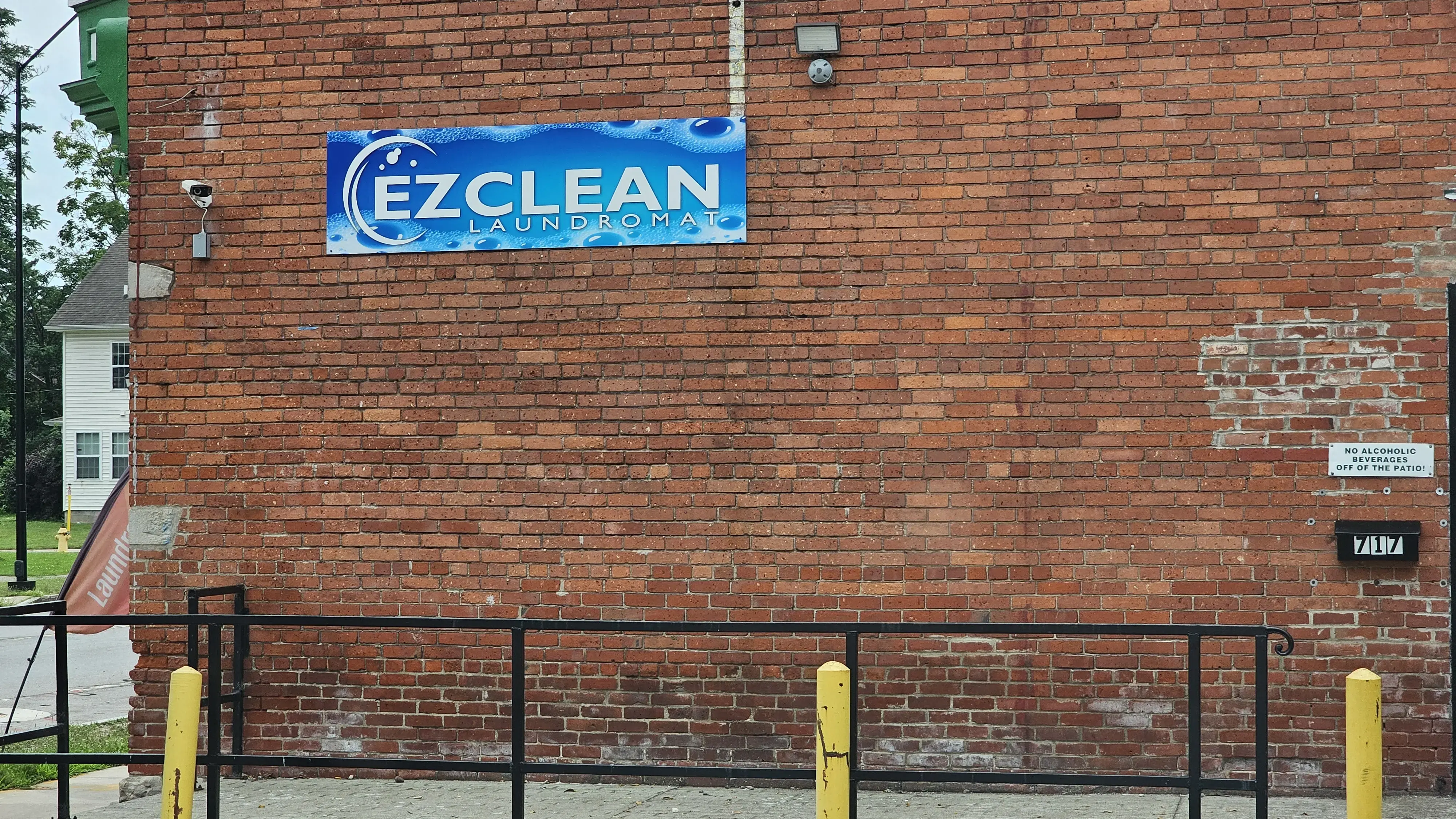 EZ Clean Laundromat thumbnail 5
