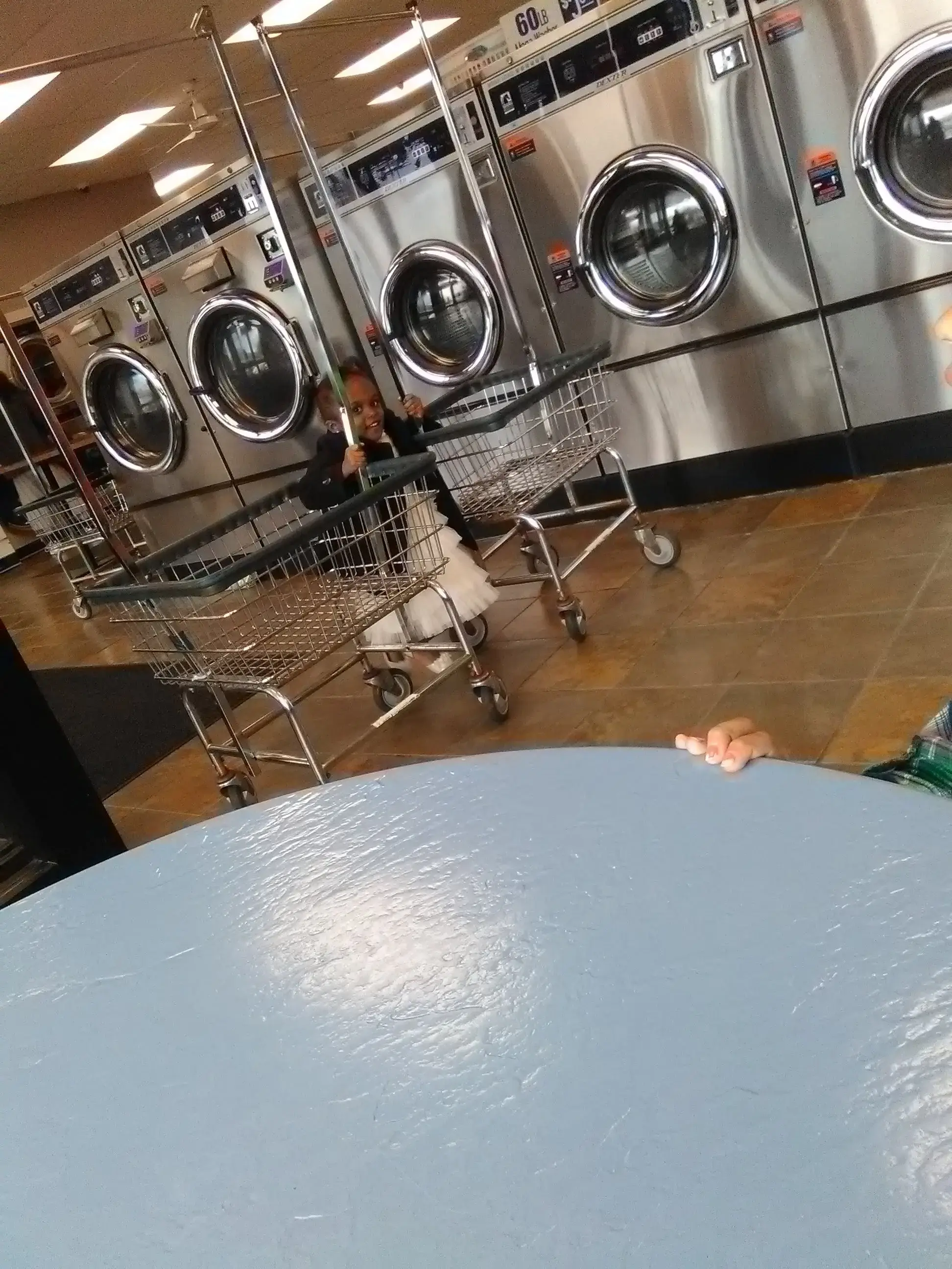 EZ Wash Laundry - Image 12