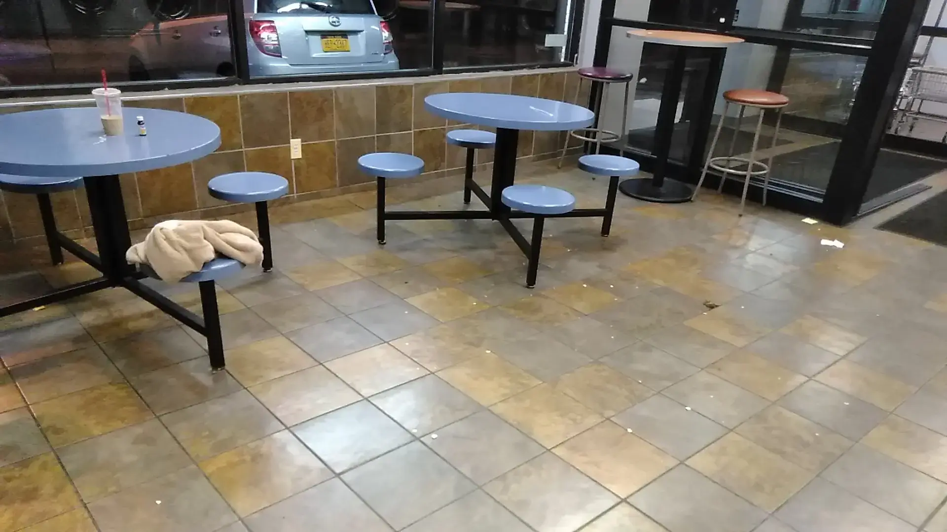 EZ Wash Laundry - Image 8