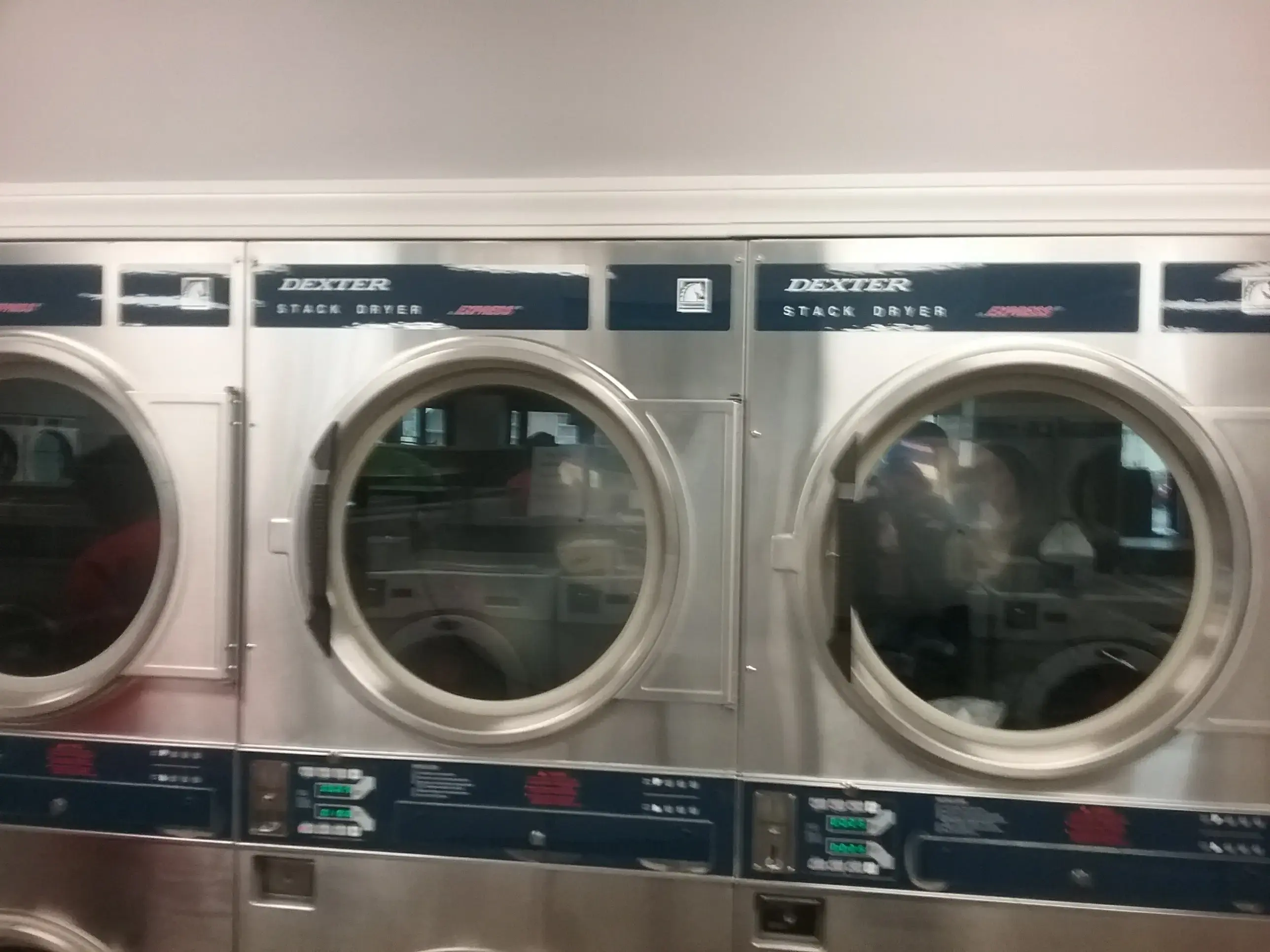 EZ Wash Laundry - Image 11