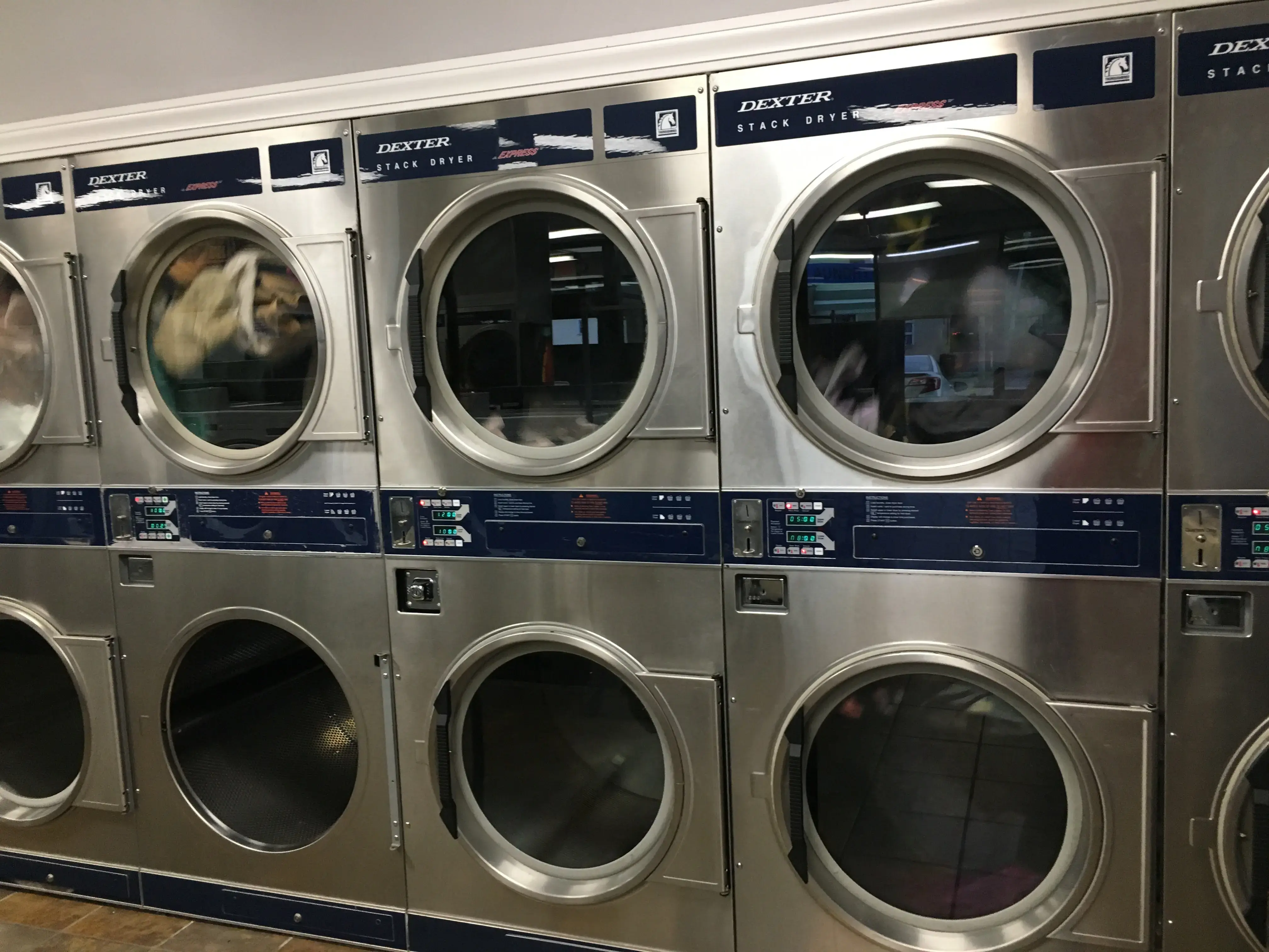 EZ Wash Laundry - Image 5