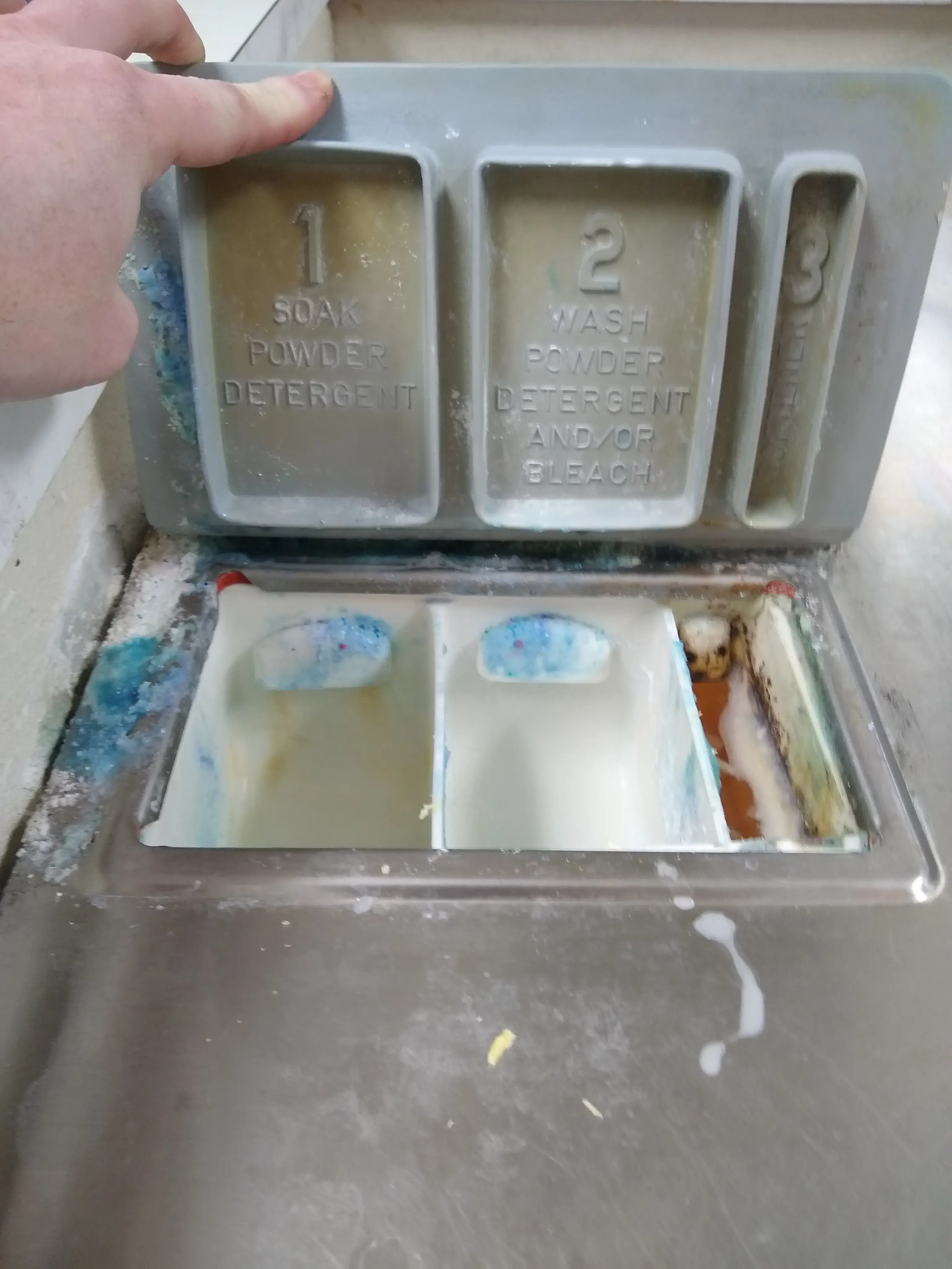 EZ Wash Laundry - Image 7