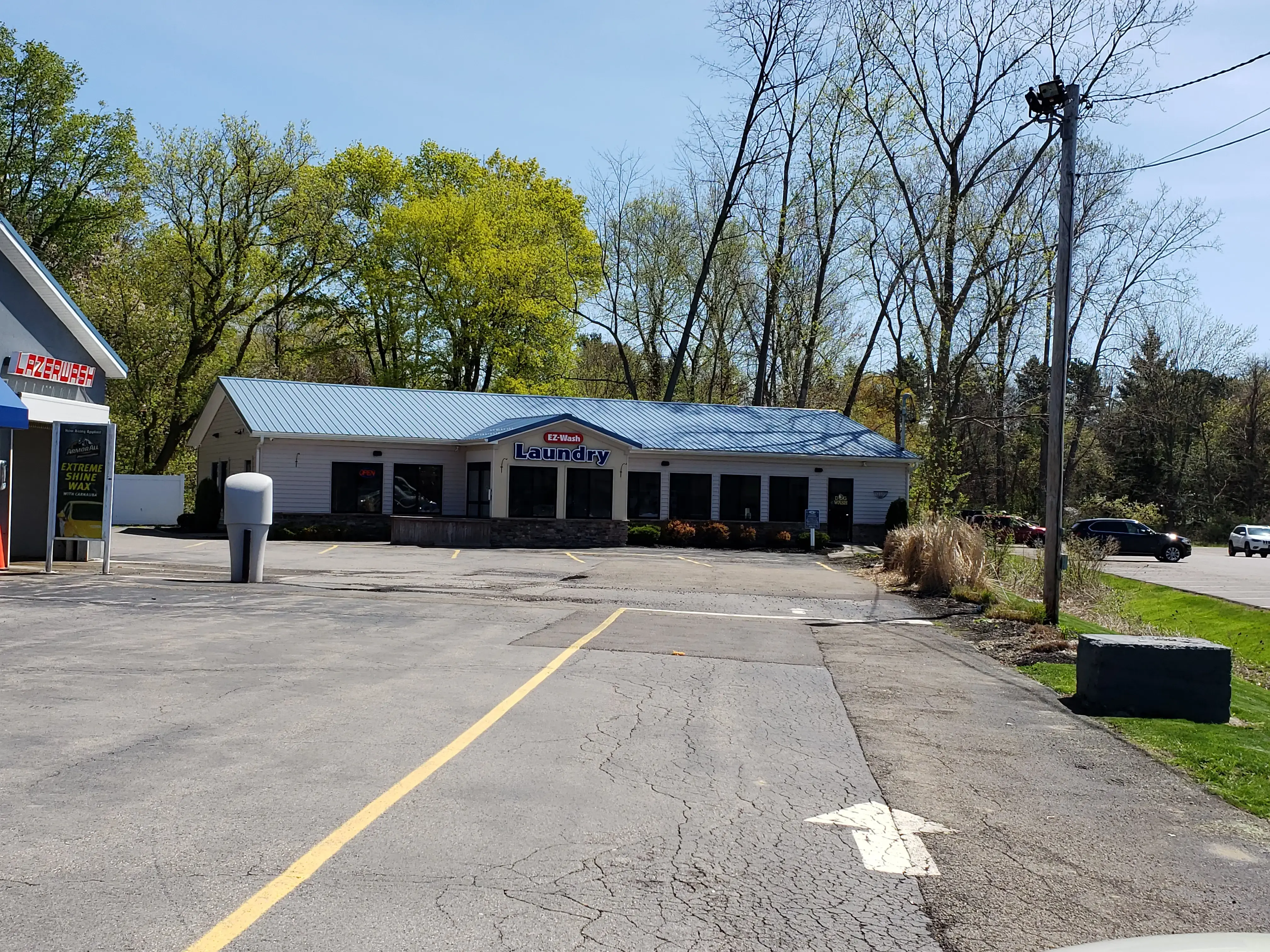 EZ Wash Laundry - Image 2