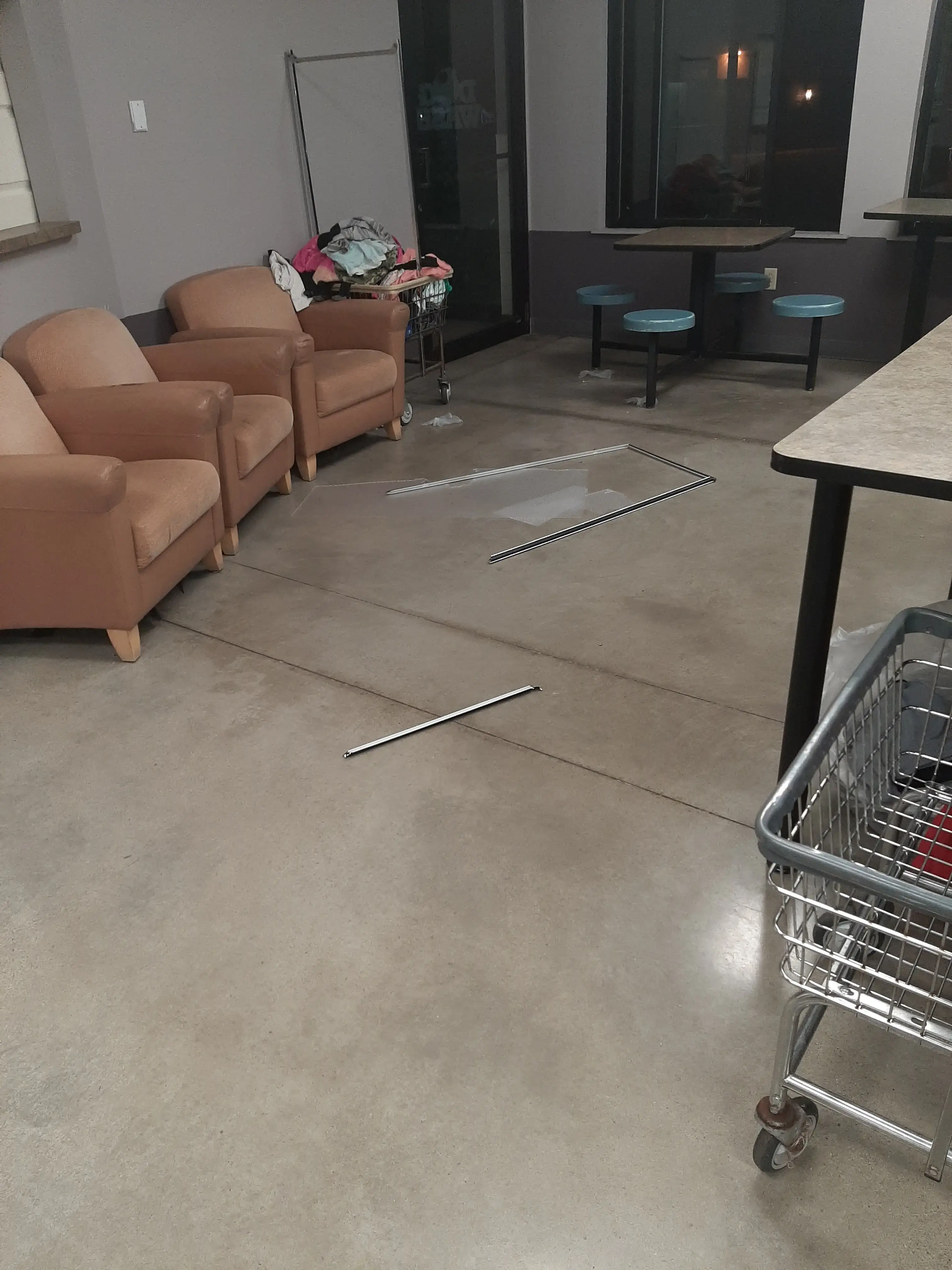 EZ Wash Laundry - Image 13