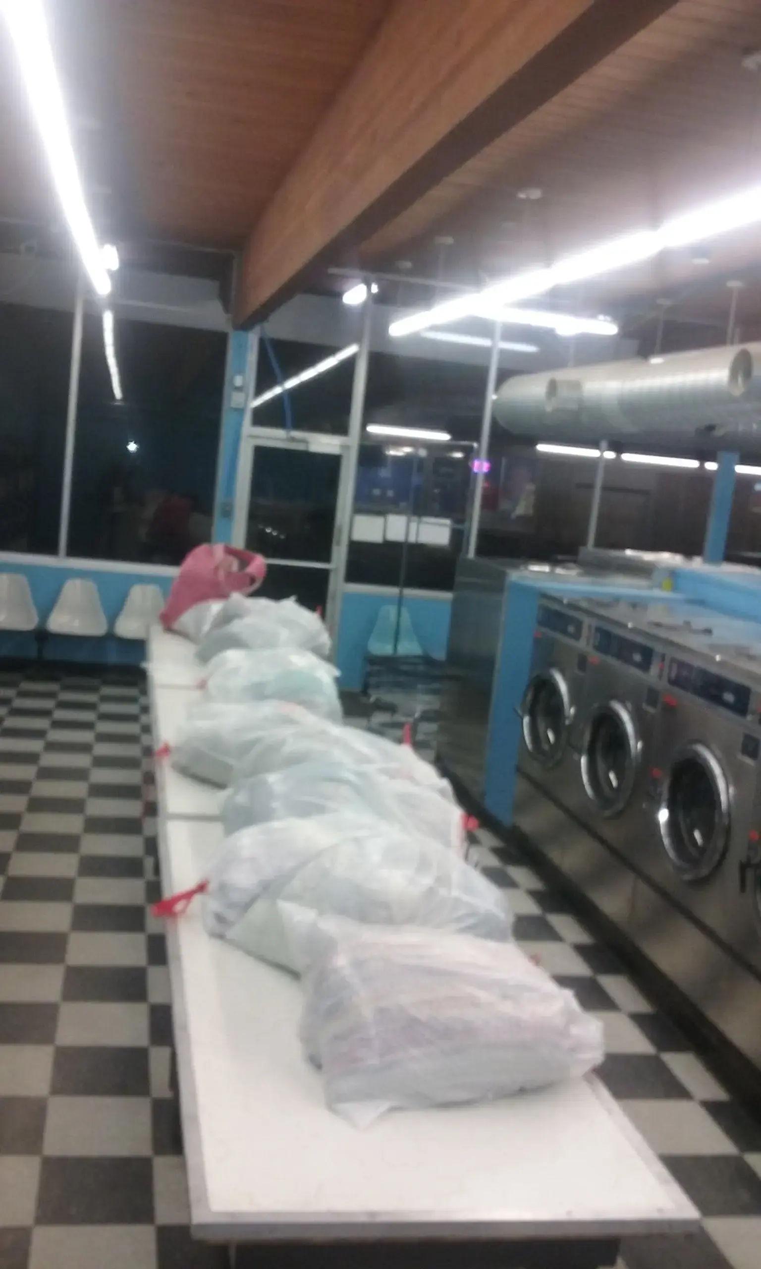 EZ Wash Laundry - Image 5