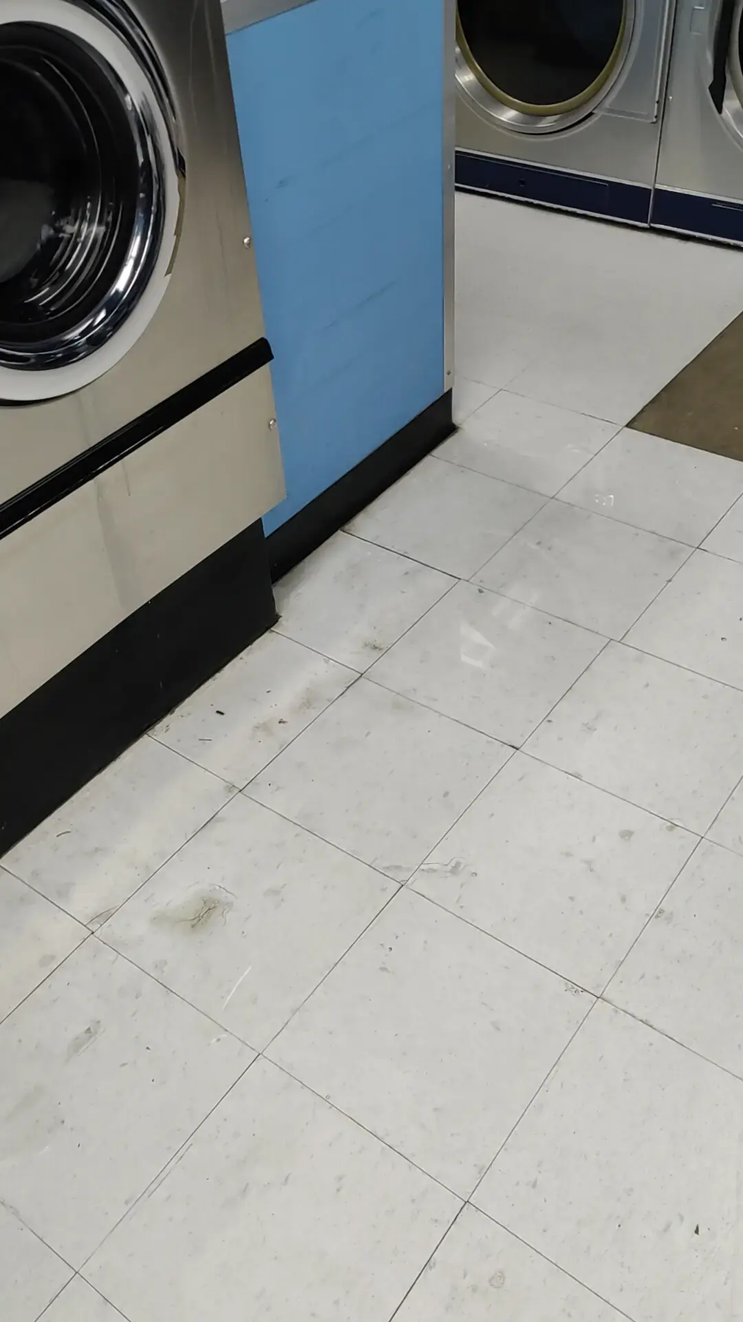 EZ Wash Laundry - Image 12