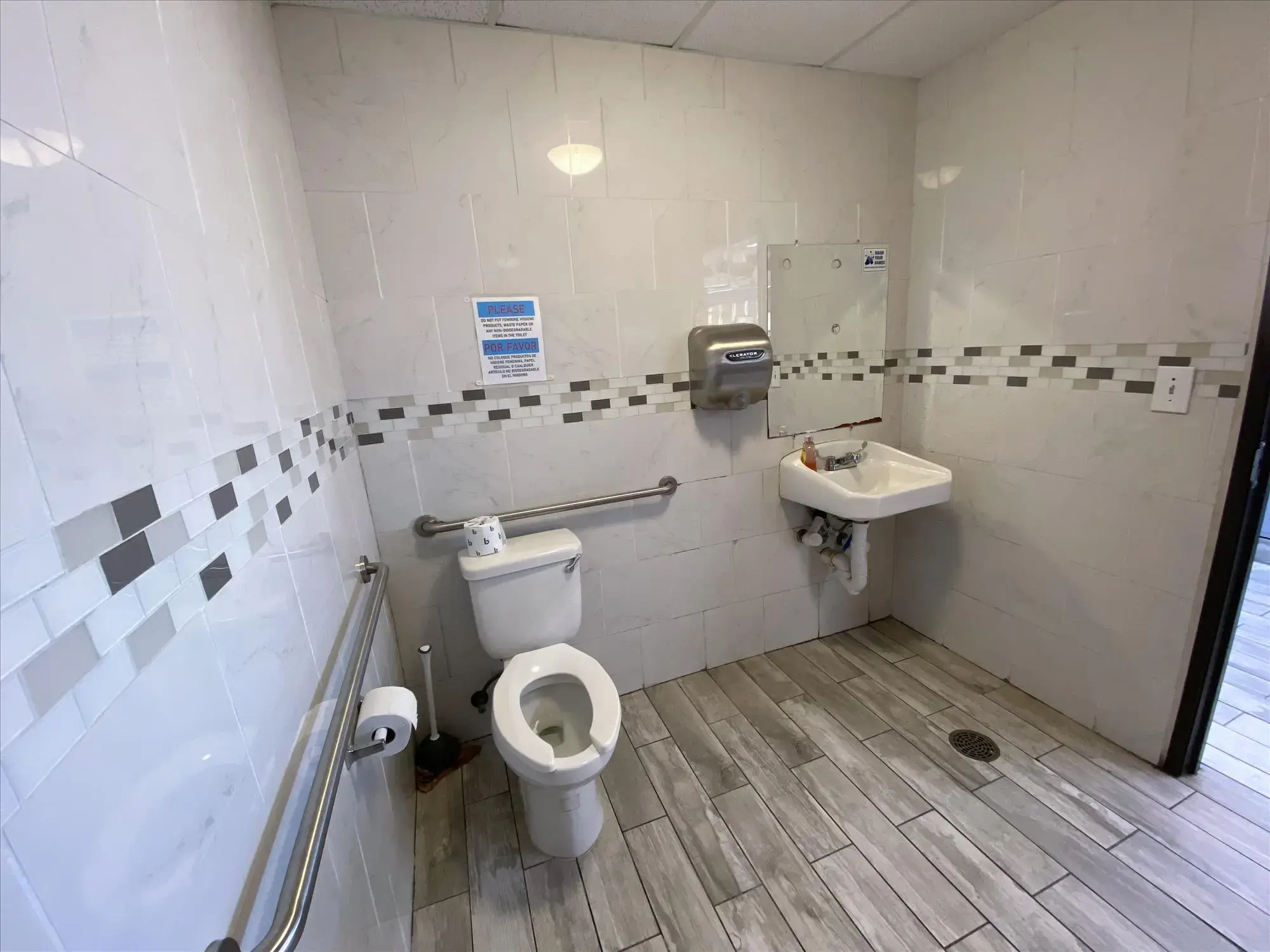 EZ WASH N DRY - Laundromat in Arlington TX - Image 12