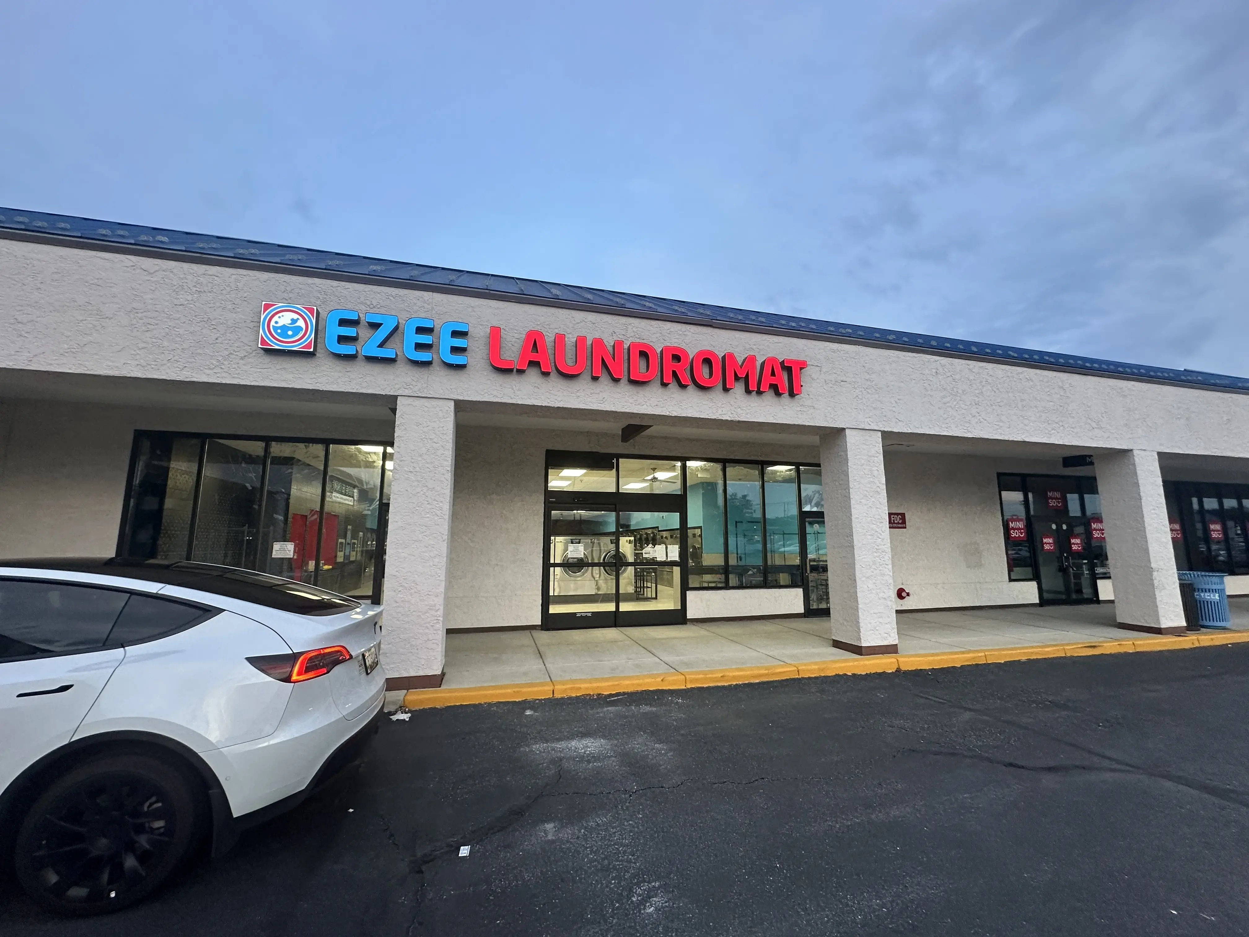 EZEE LAUNDROMAT thumbnail 1