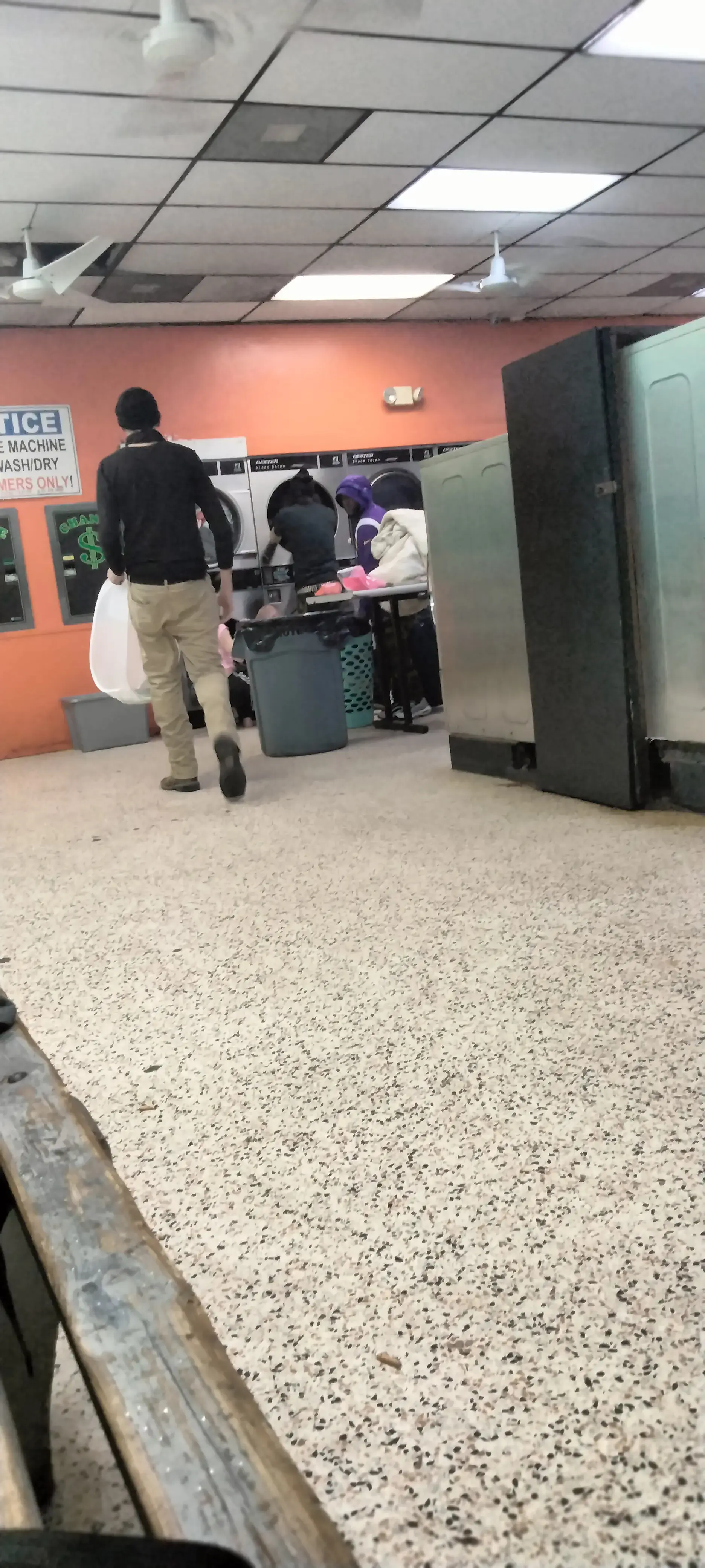 Fairfield 24/7 Laundromat - Image 5