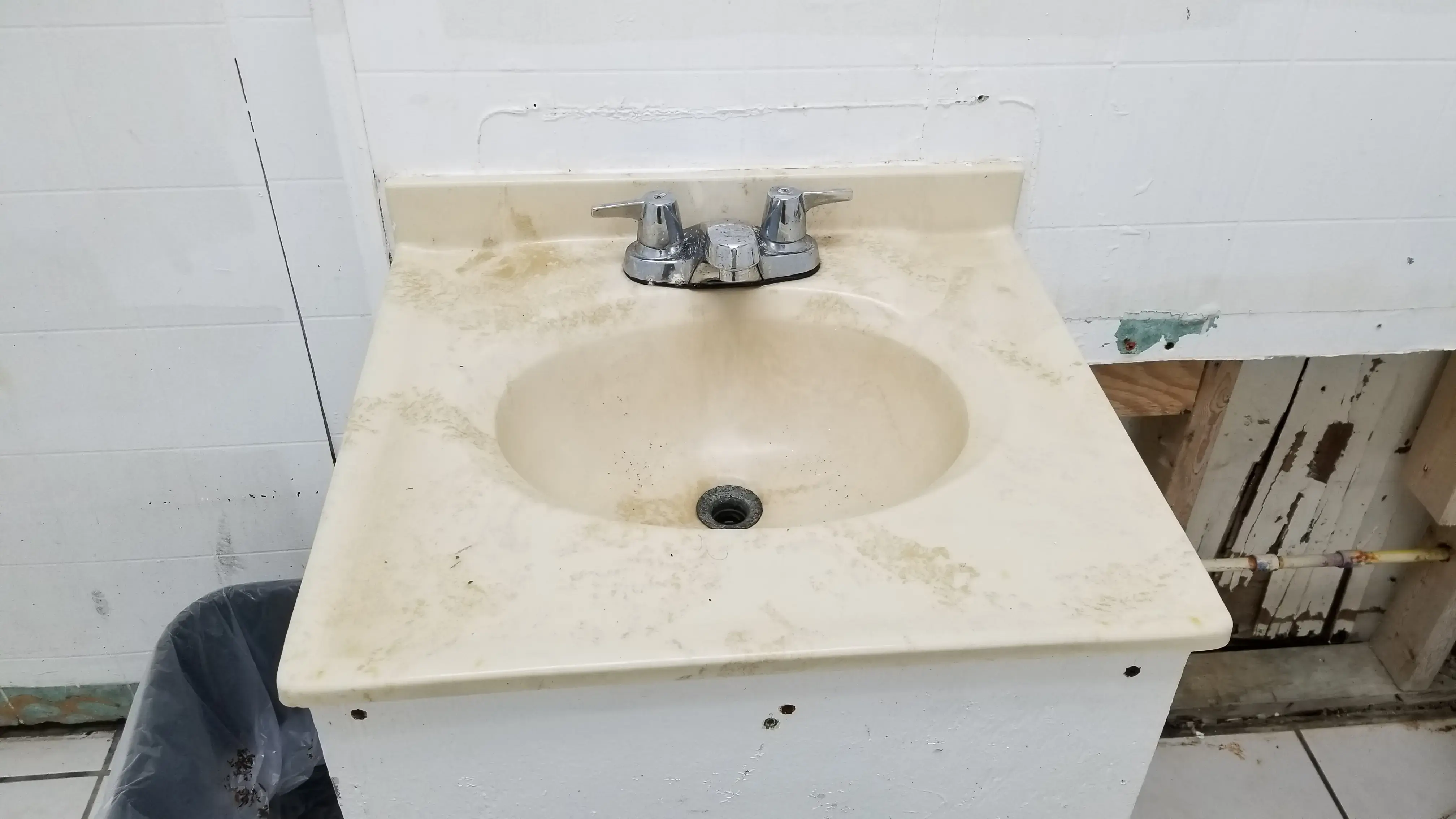 Fairfield 24/7 Laundromat - Image 8