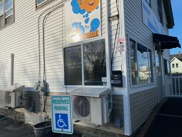 Fairfield Laundromat - Image 3