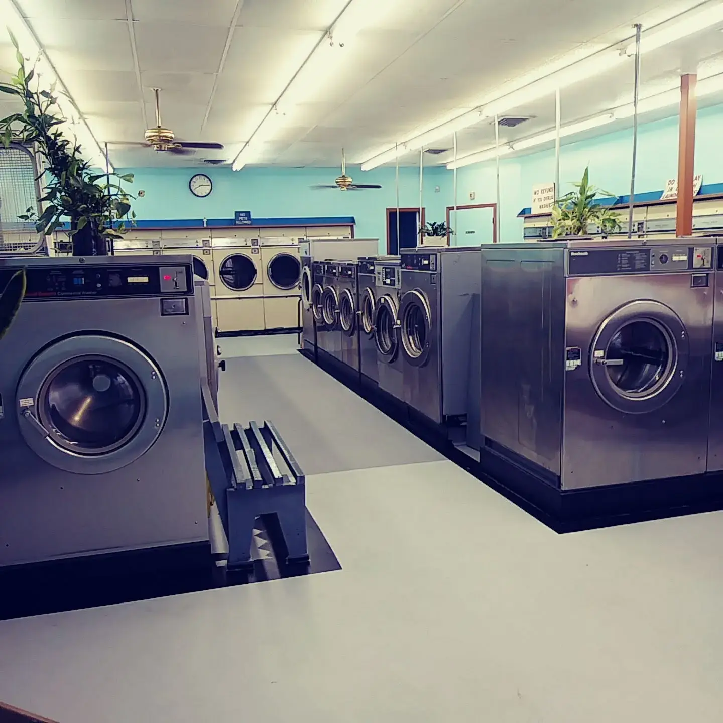 Fairmont Washateria - Image 11