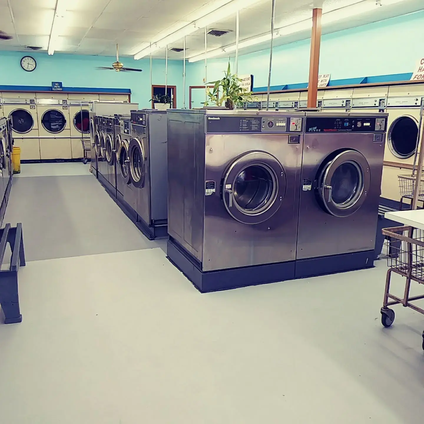 Fairmont Washateria - Image 19