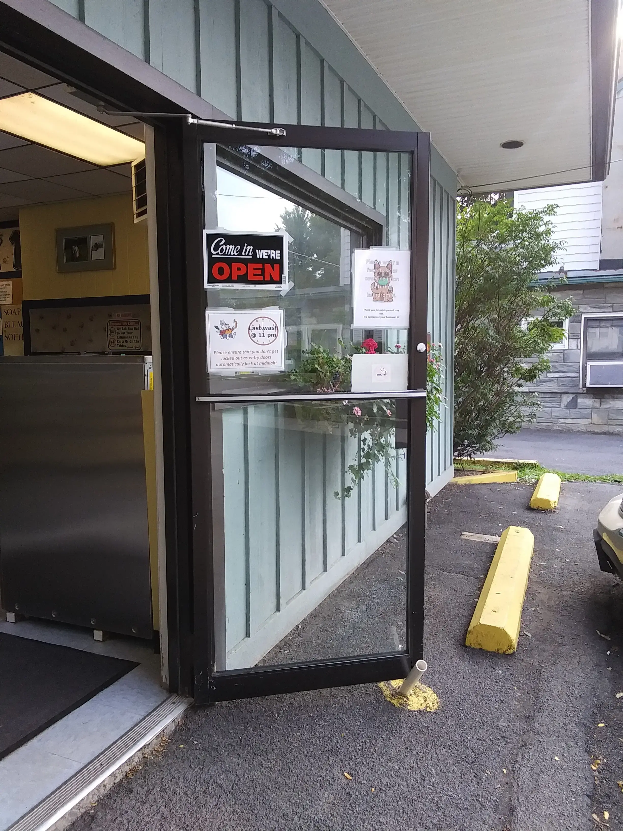 Fall Creek Laundromat - Image 6