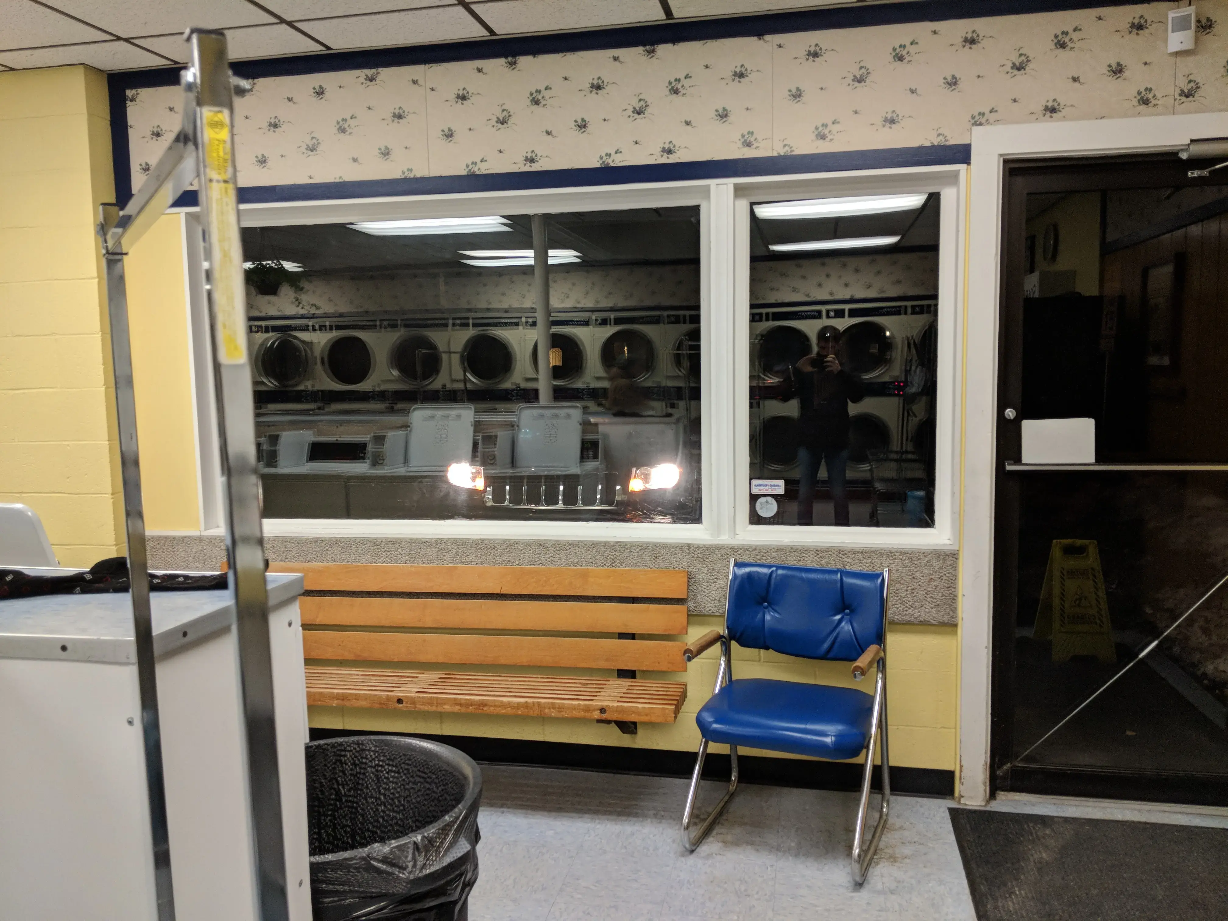 Fall Creek Laundromat - Image 16