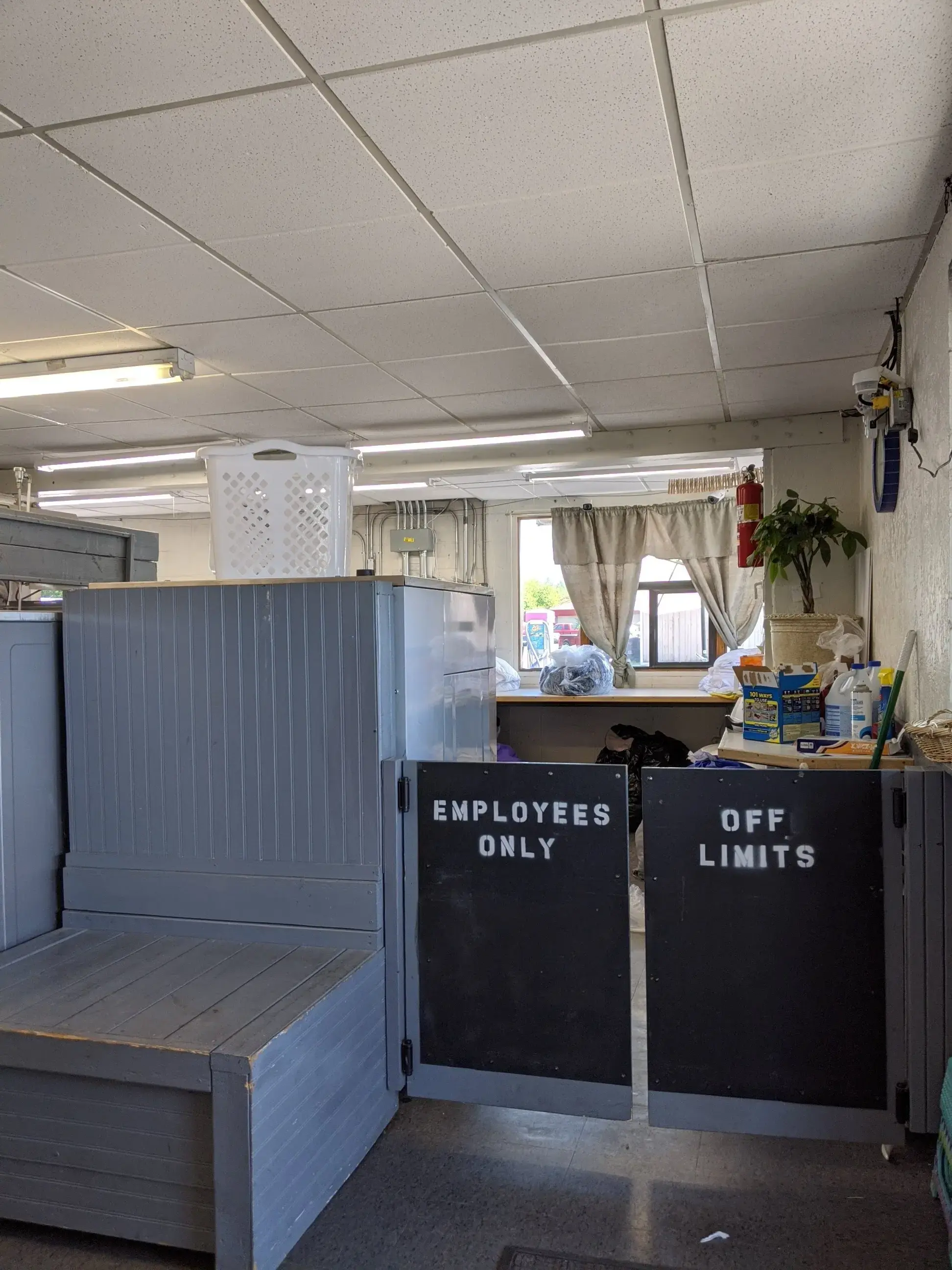 Falls Coin Wash & Laundromat thumbnail 3