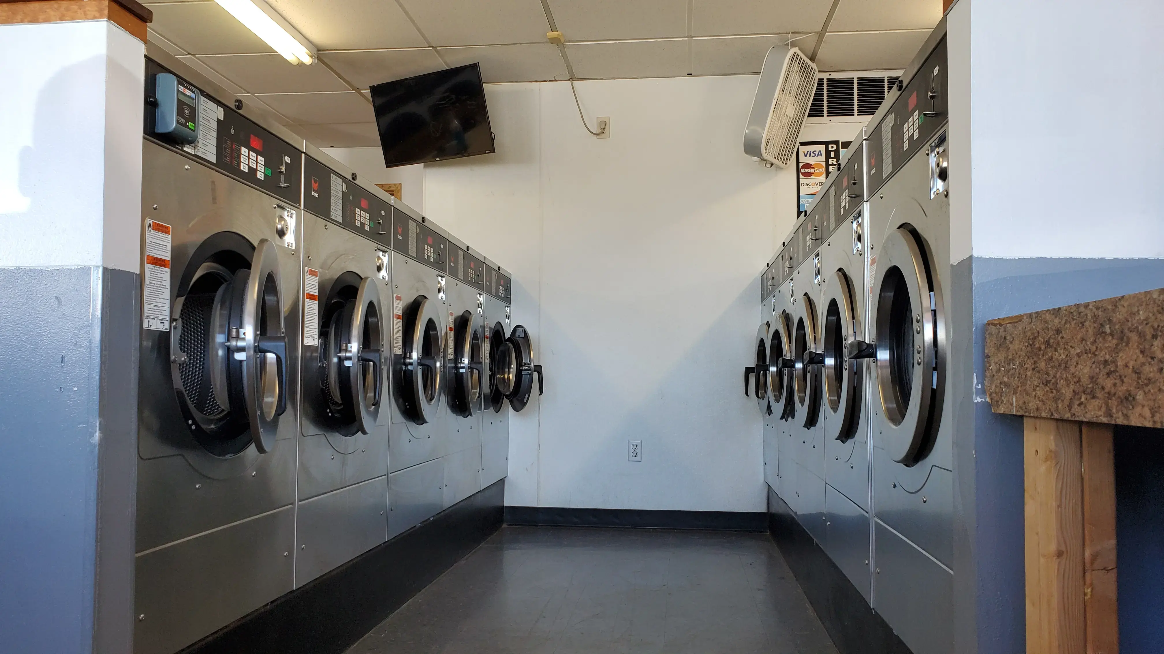 Falls Coin Wash & Laundromat - Image 20