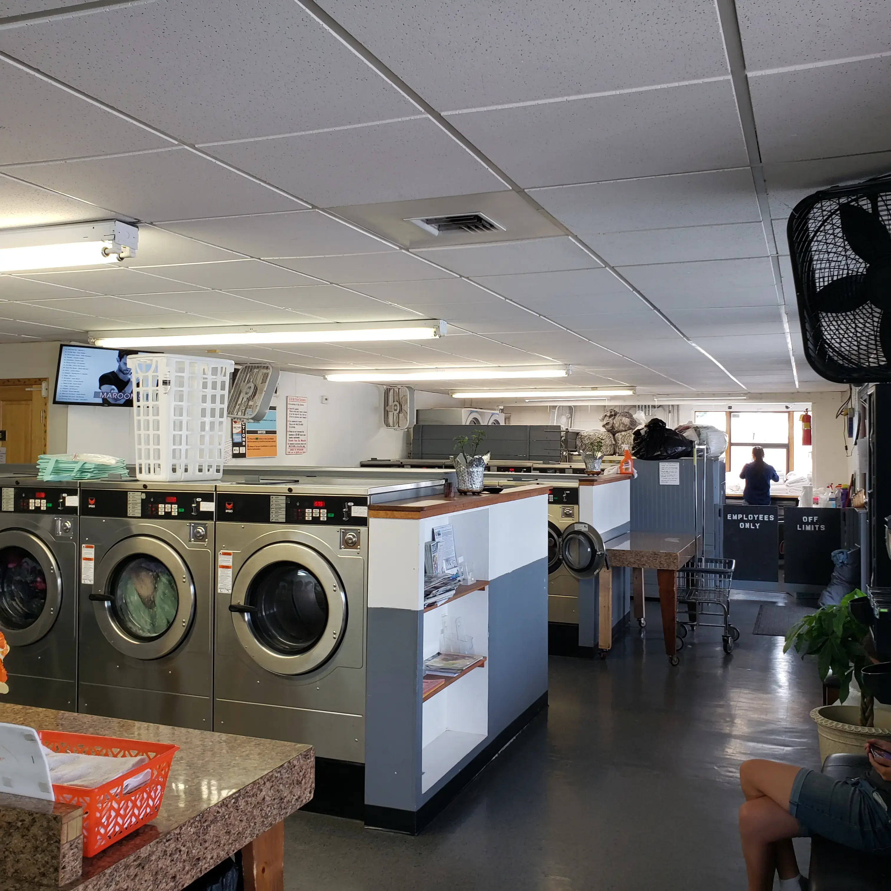 Falls Coin Wash & Laundromat thumbnail 16