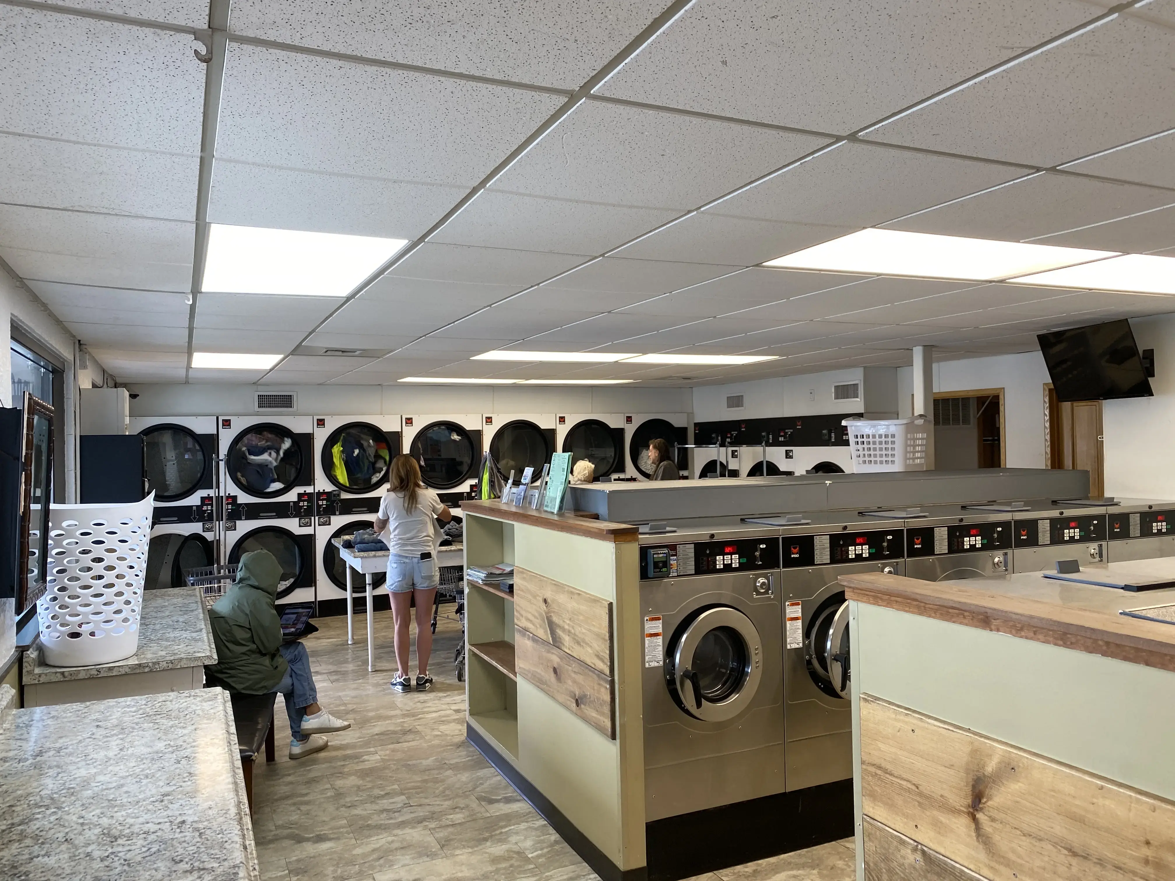 Falls Coin Wash & Laundromat - Image 2