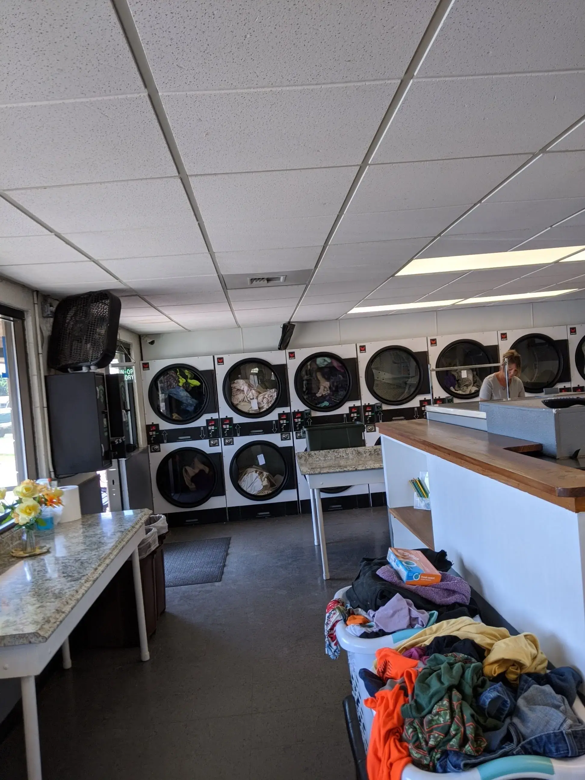 Falls Coin Wash & Laundromat - Image 9