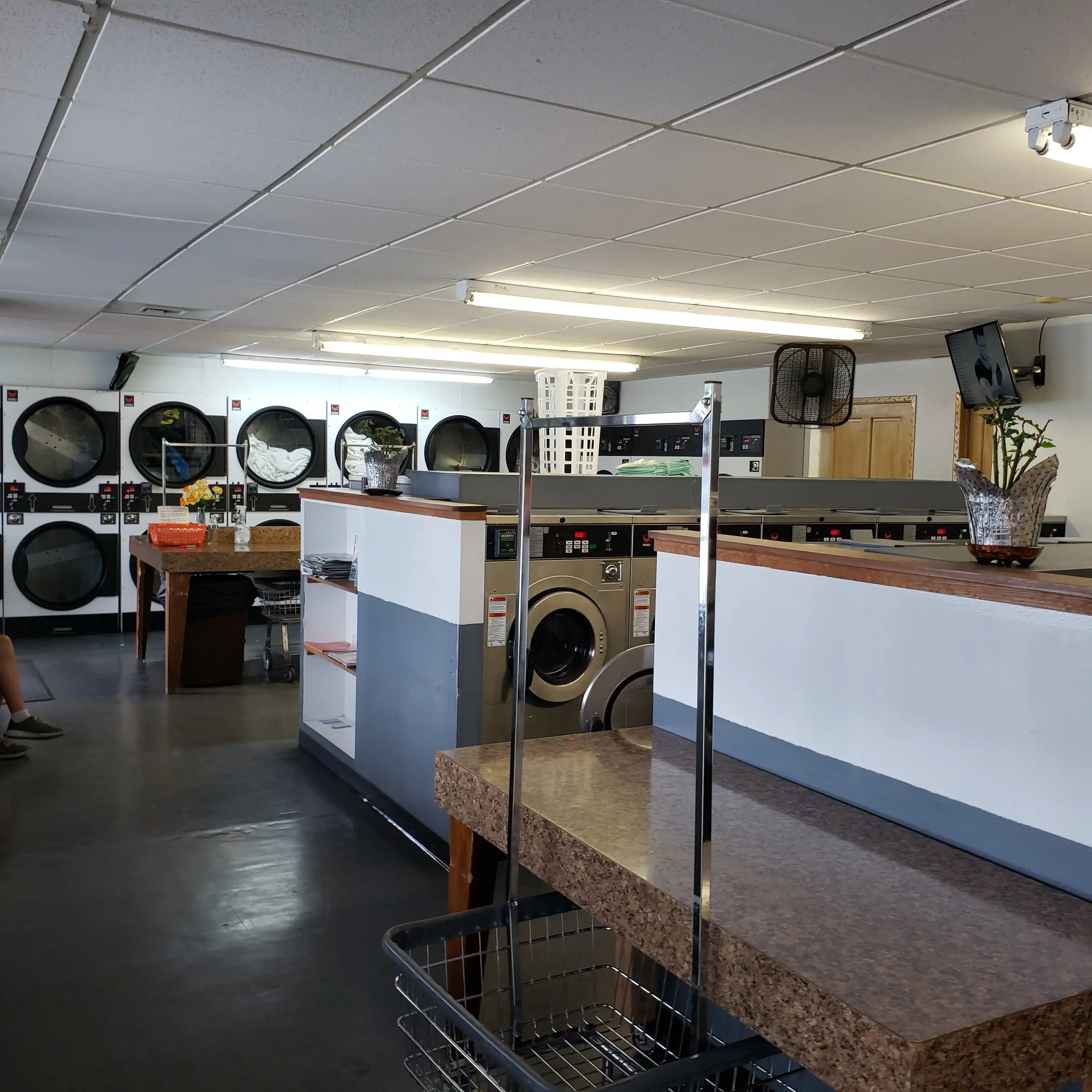 Falls Coin Wash & Laundromat thumbnail 15