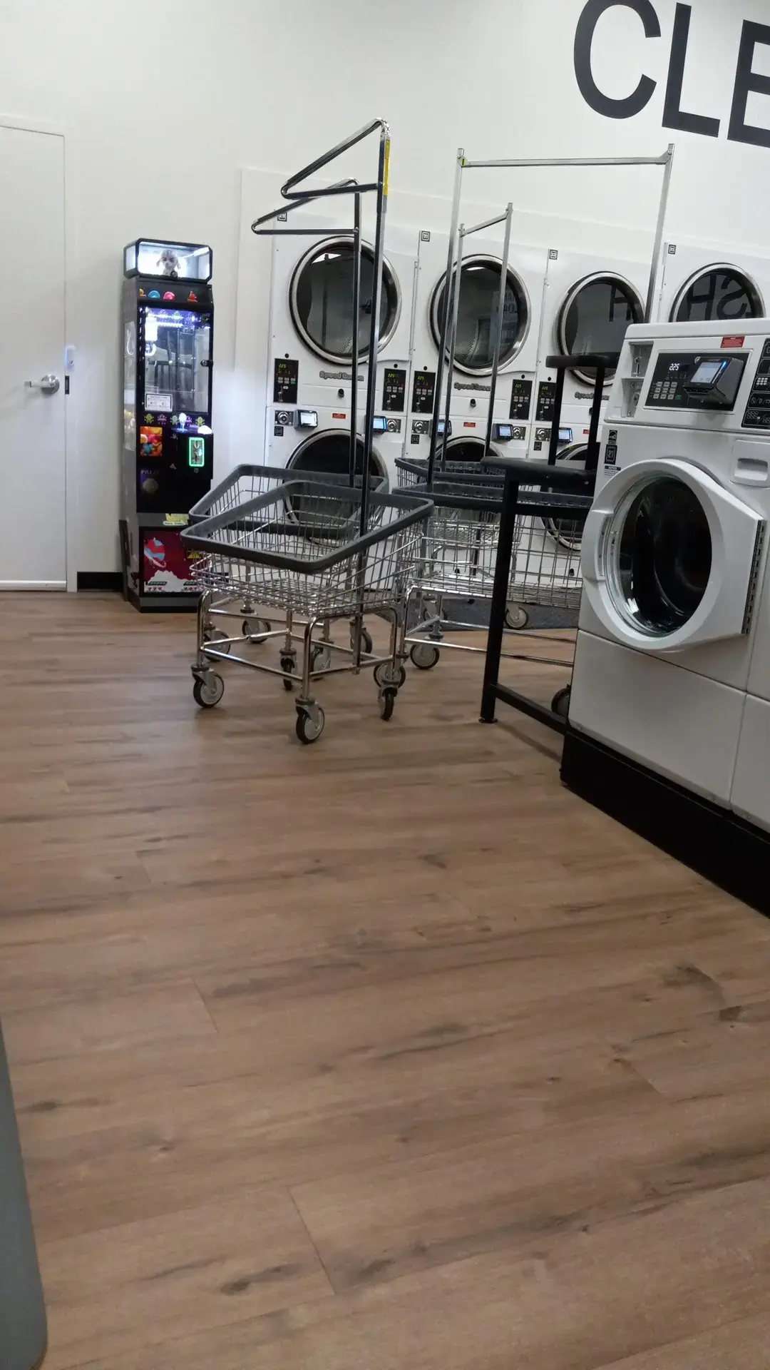 Falls Laundromat - Image 61