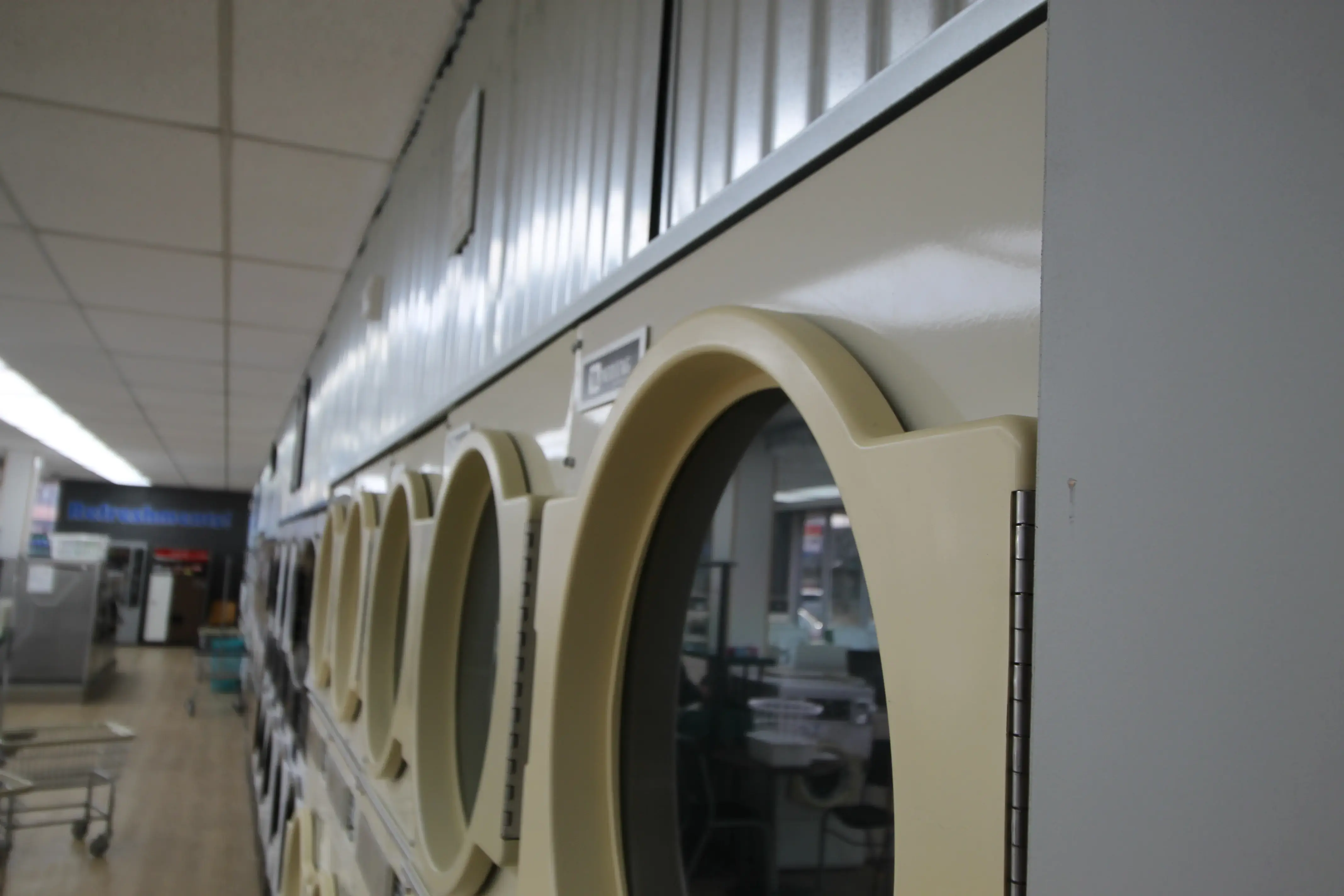 Falls Laundry Center location