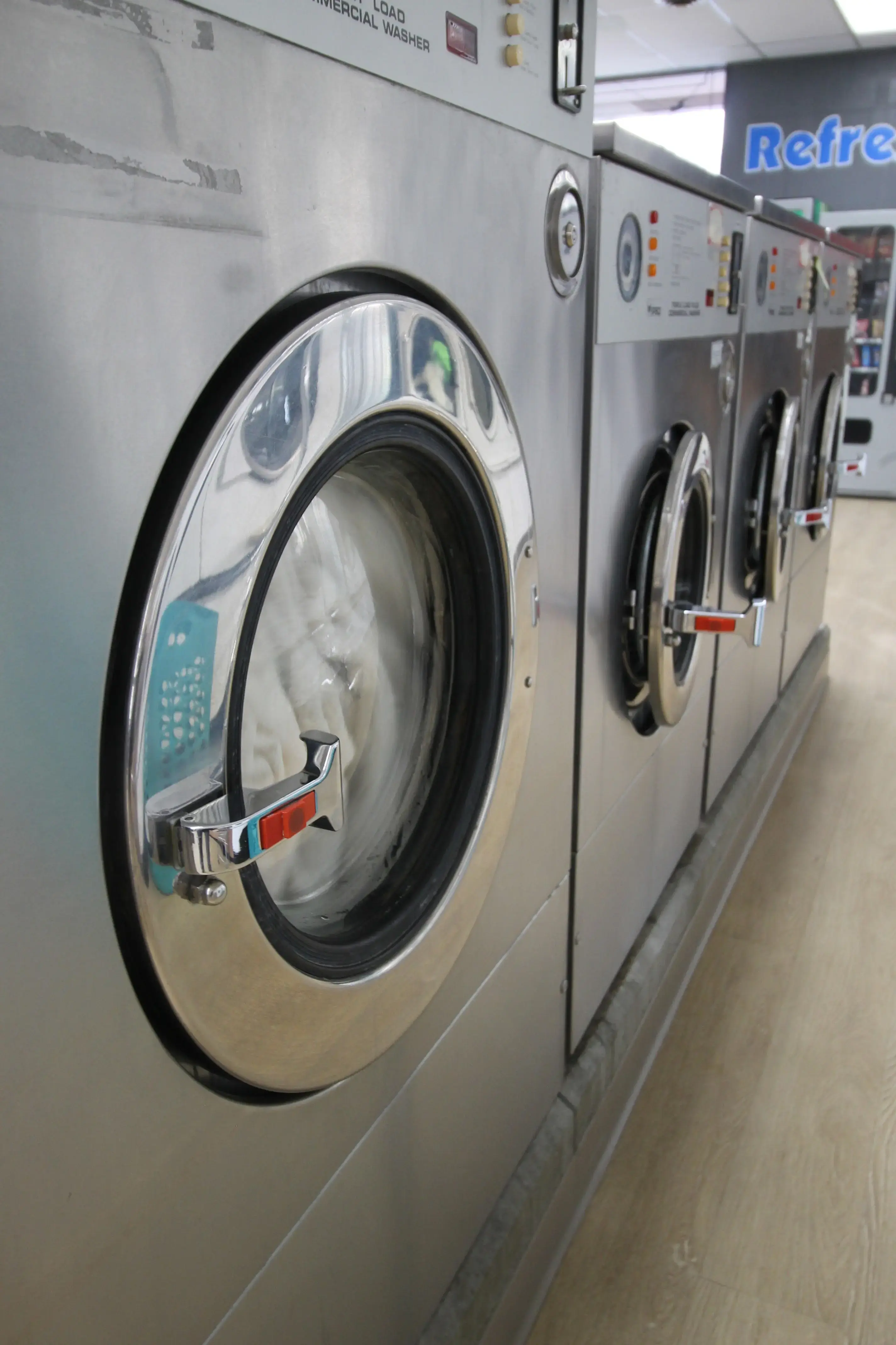 Falls Laundry Center thumbnail 2
