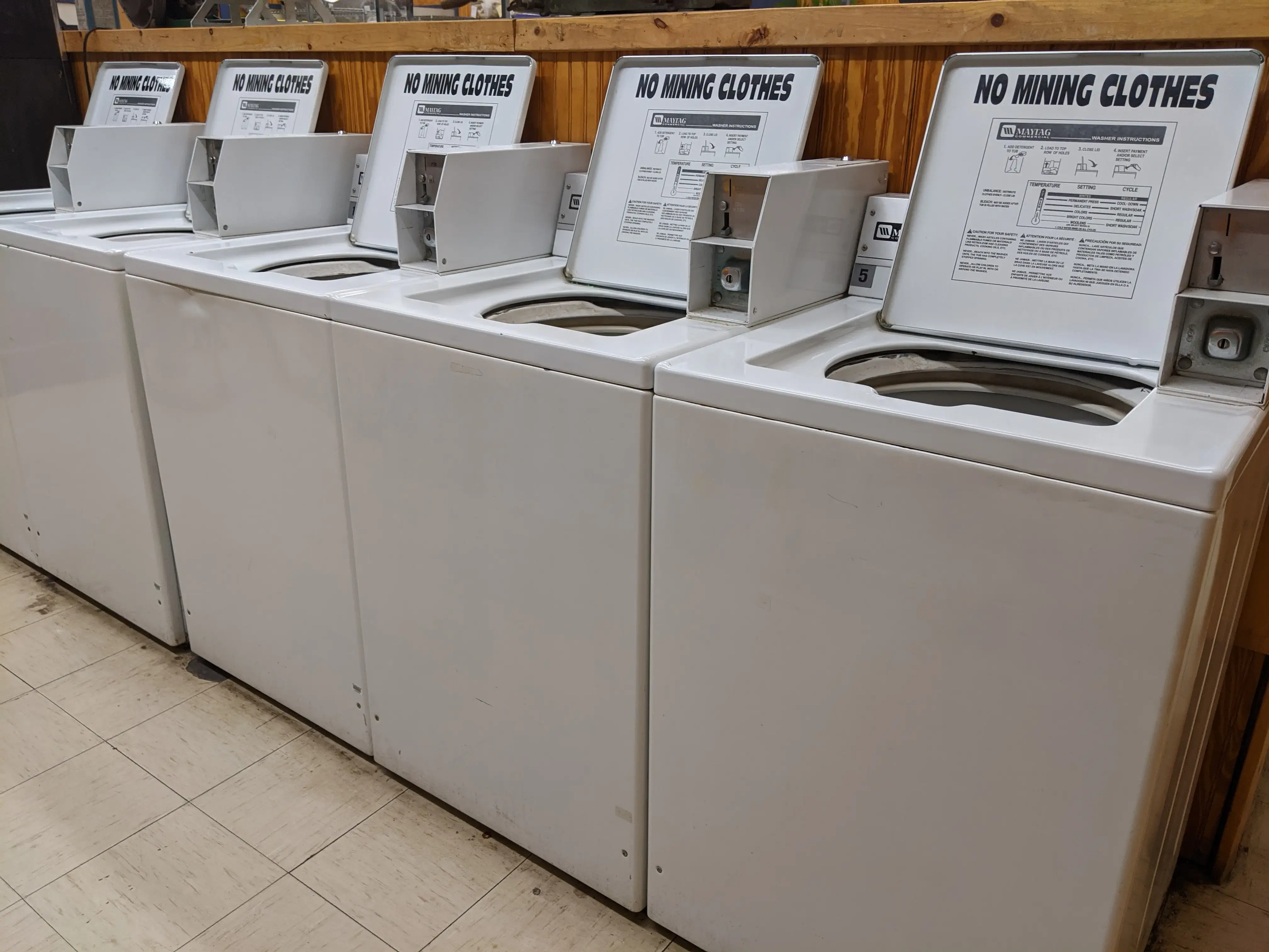 Family Coin Laundry - Image 17