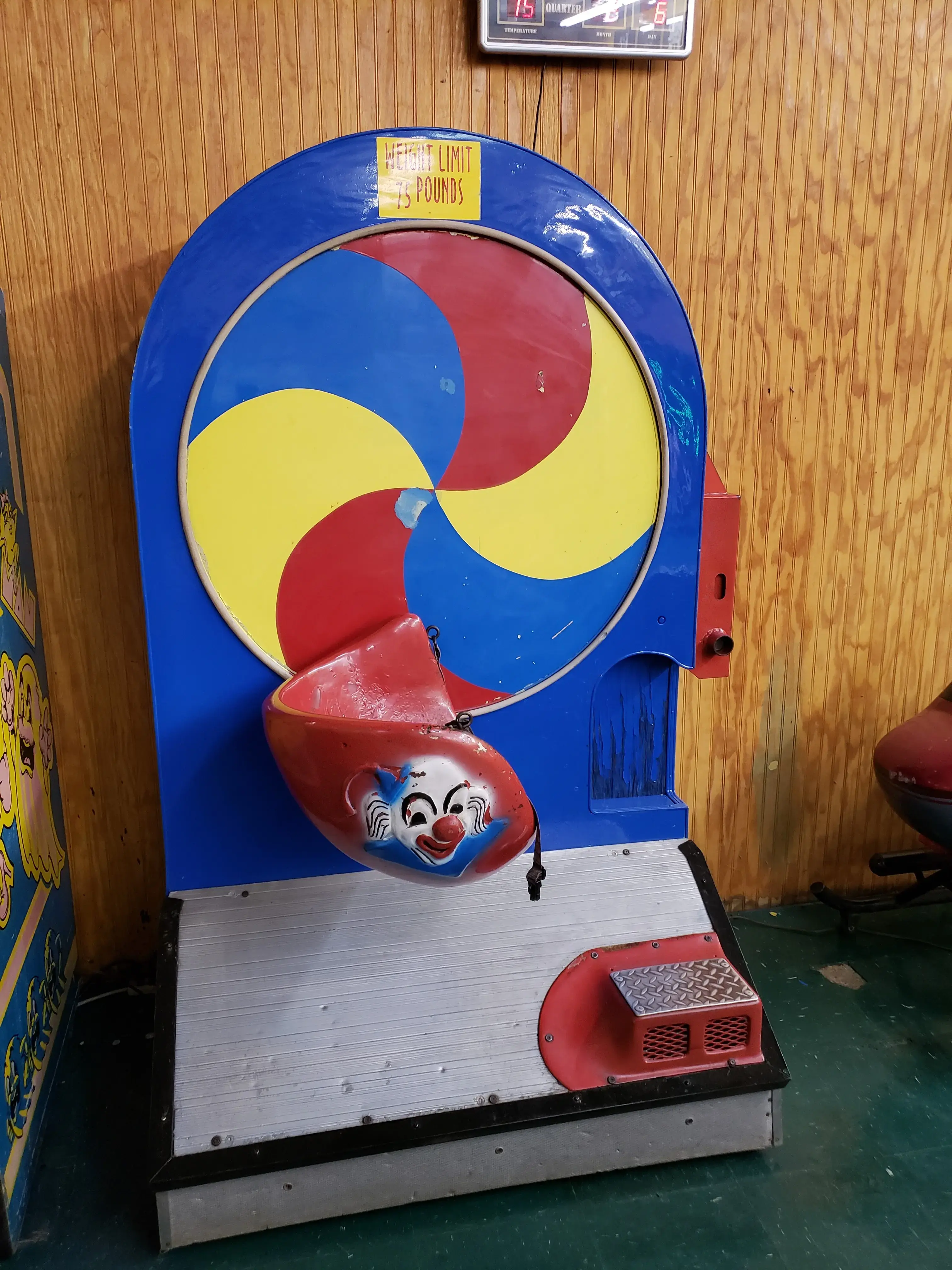 Family Coin Laundry - Image 11