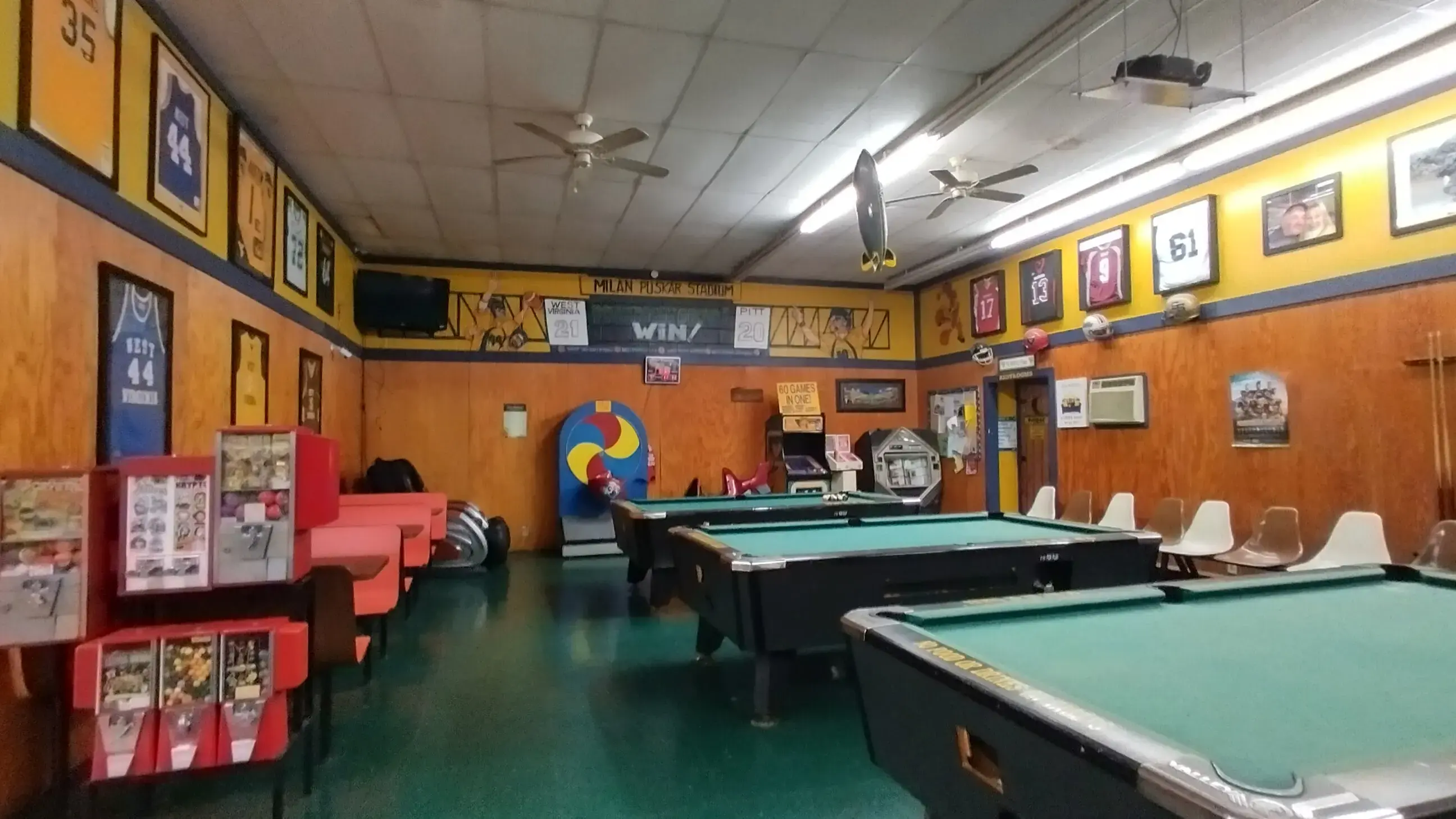 Family Coin Laundry - Image 1