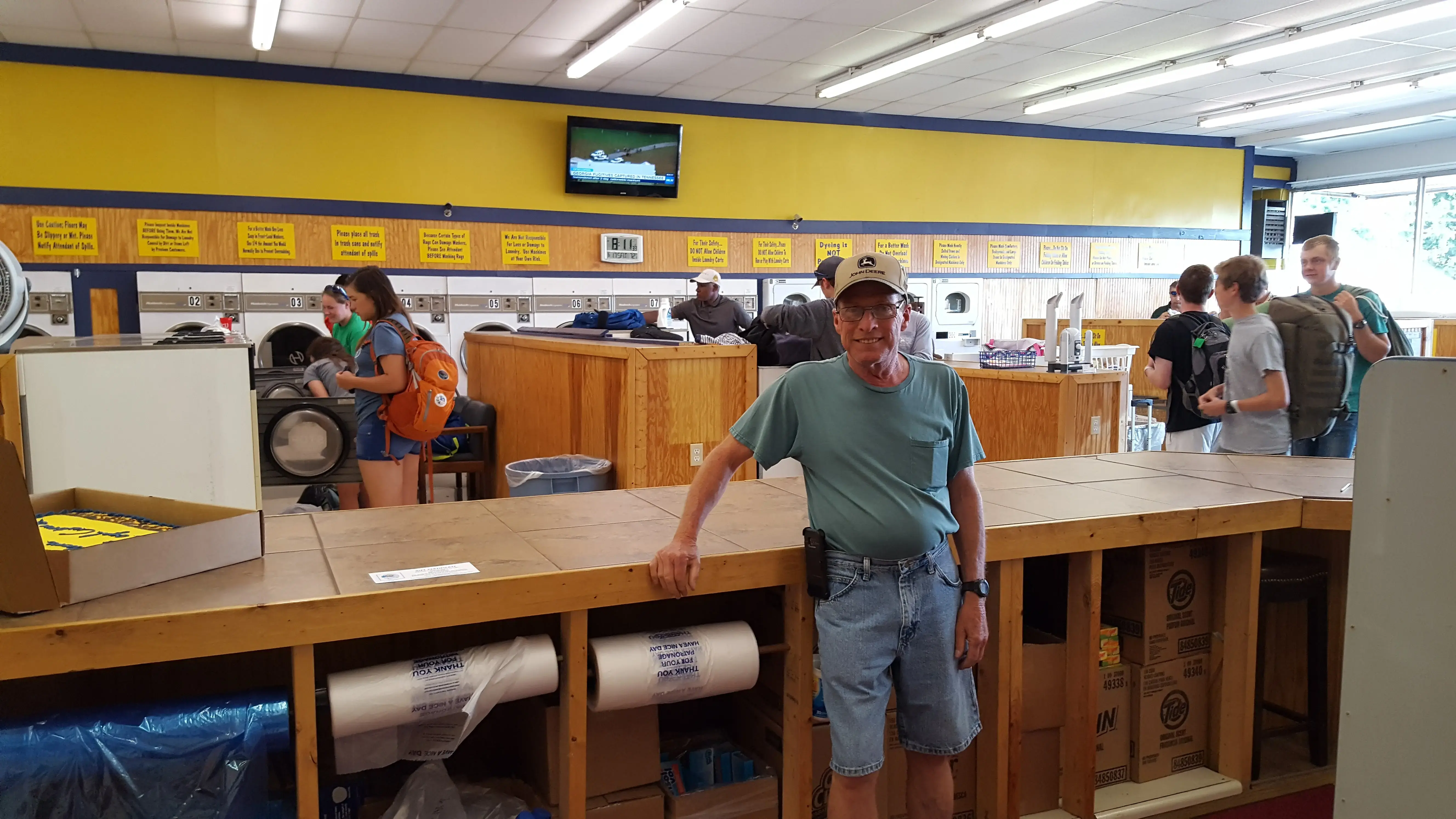 Family Coin Laundry - Image 20