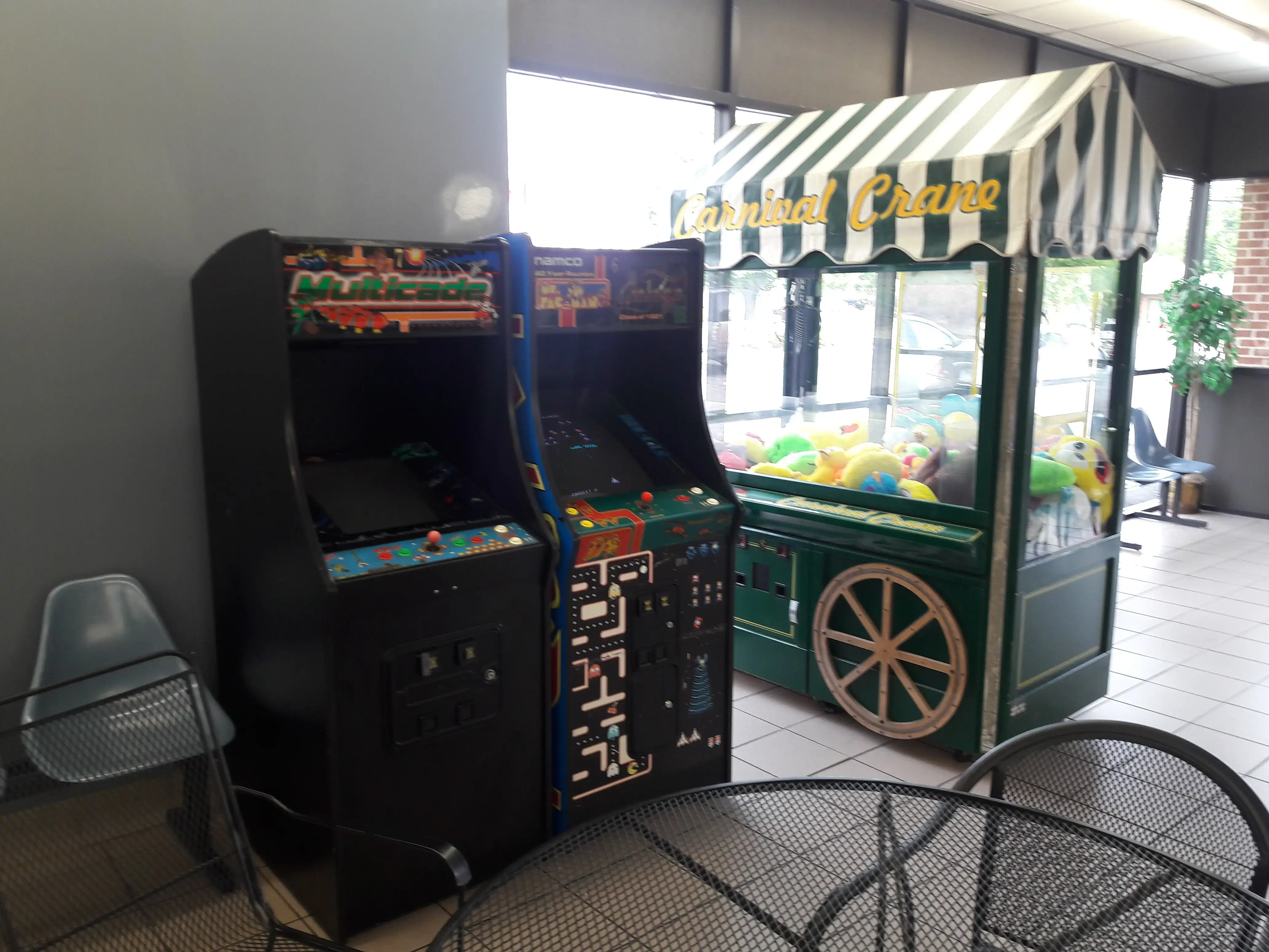 Family Coin Laundry - Image 15