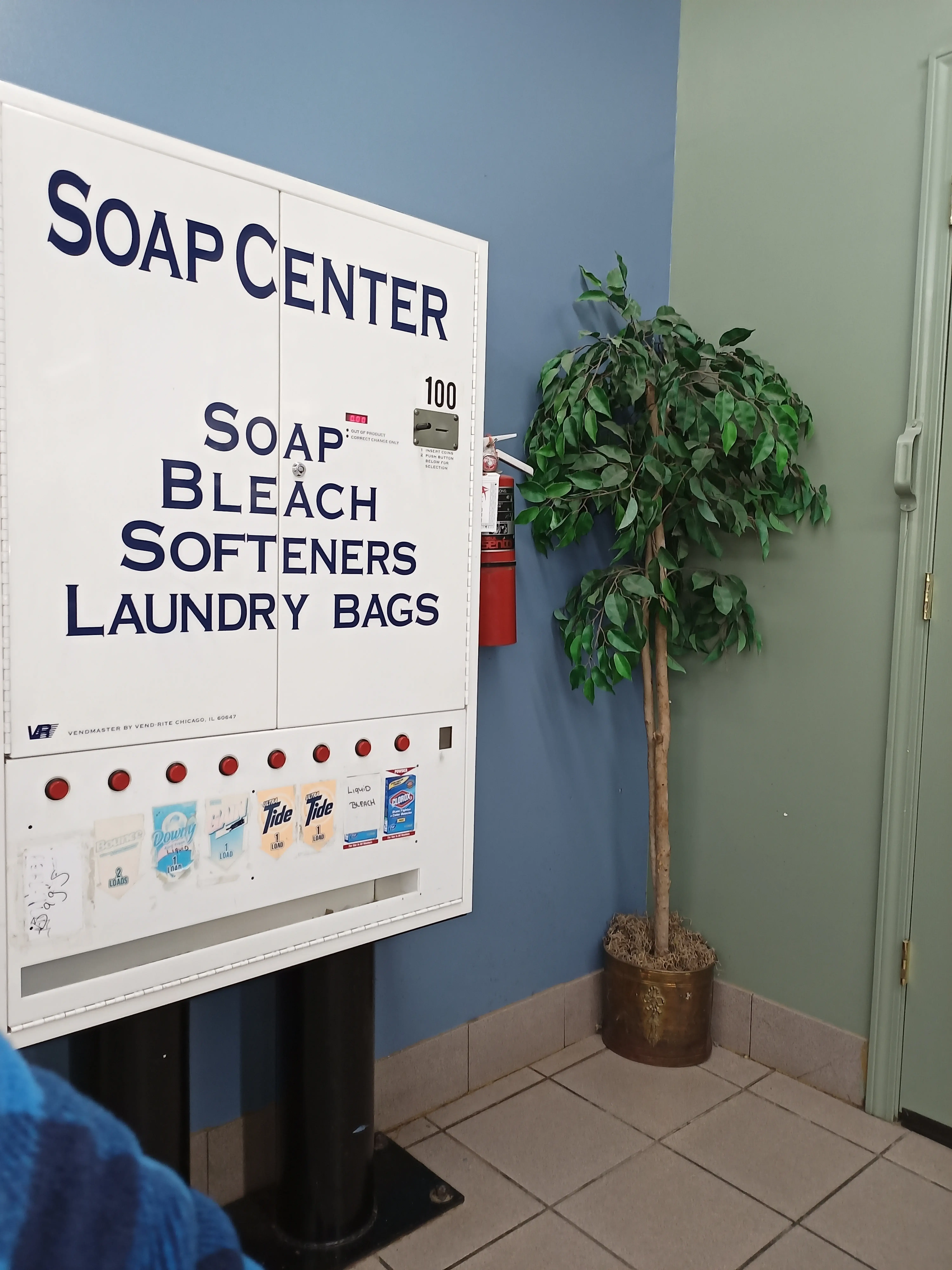 Family Coin Laundry - Image 10
