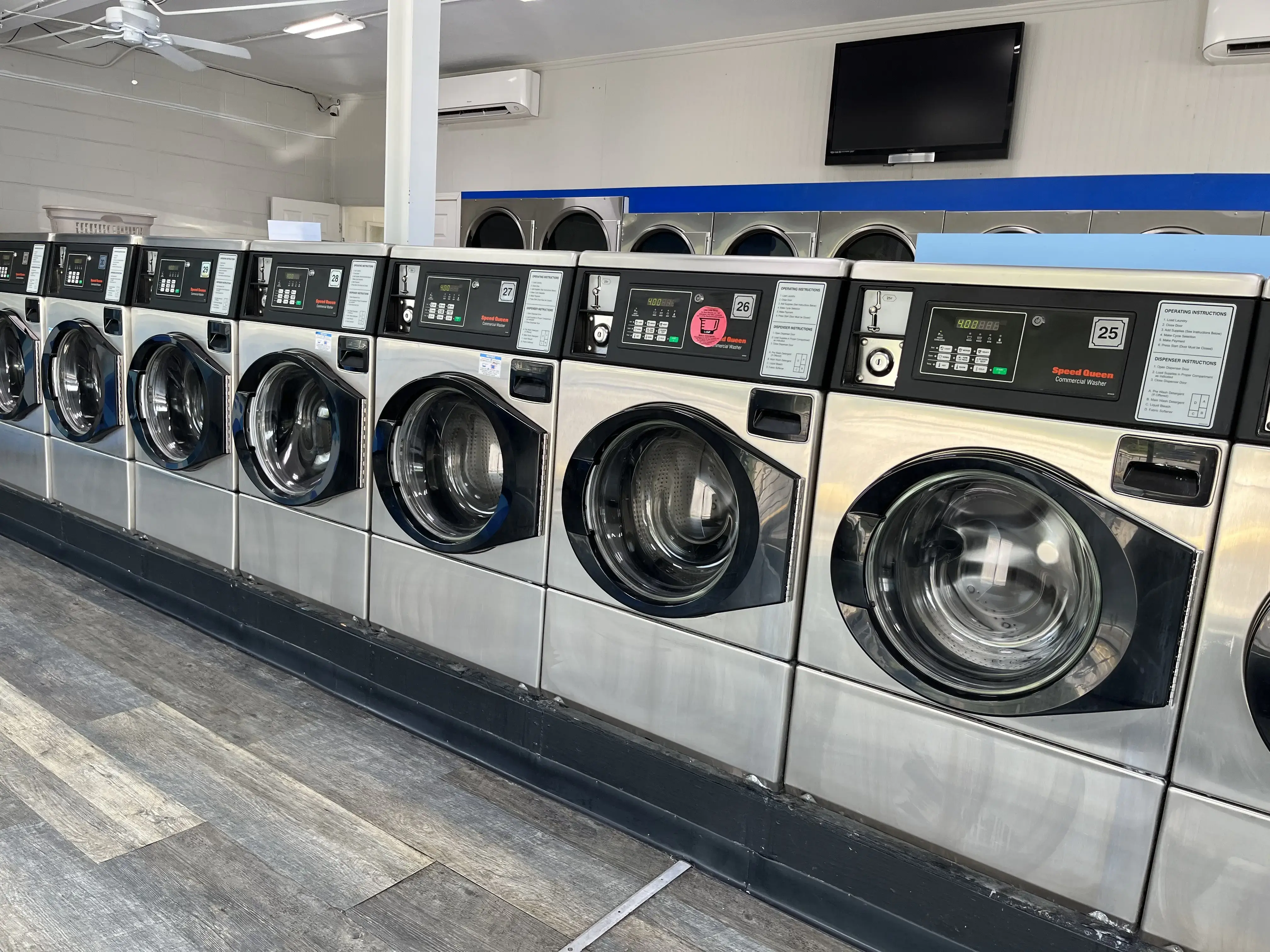 Family Coin Laundry - Image 18