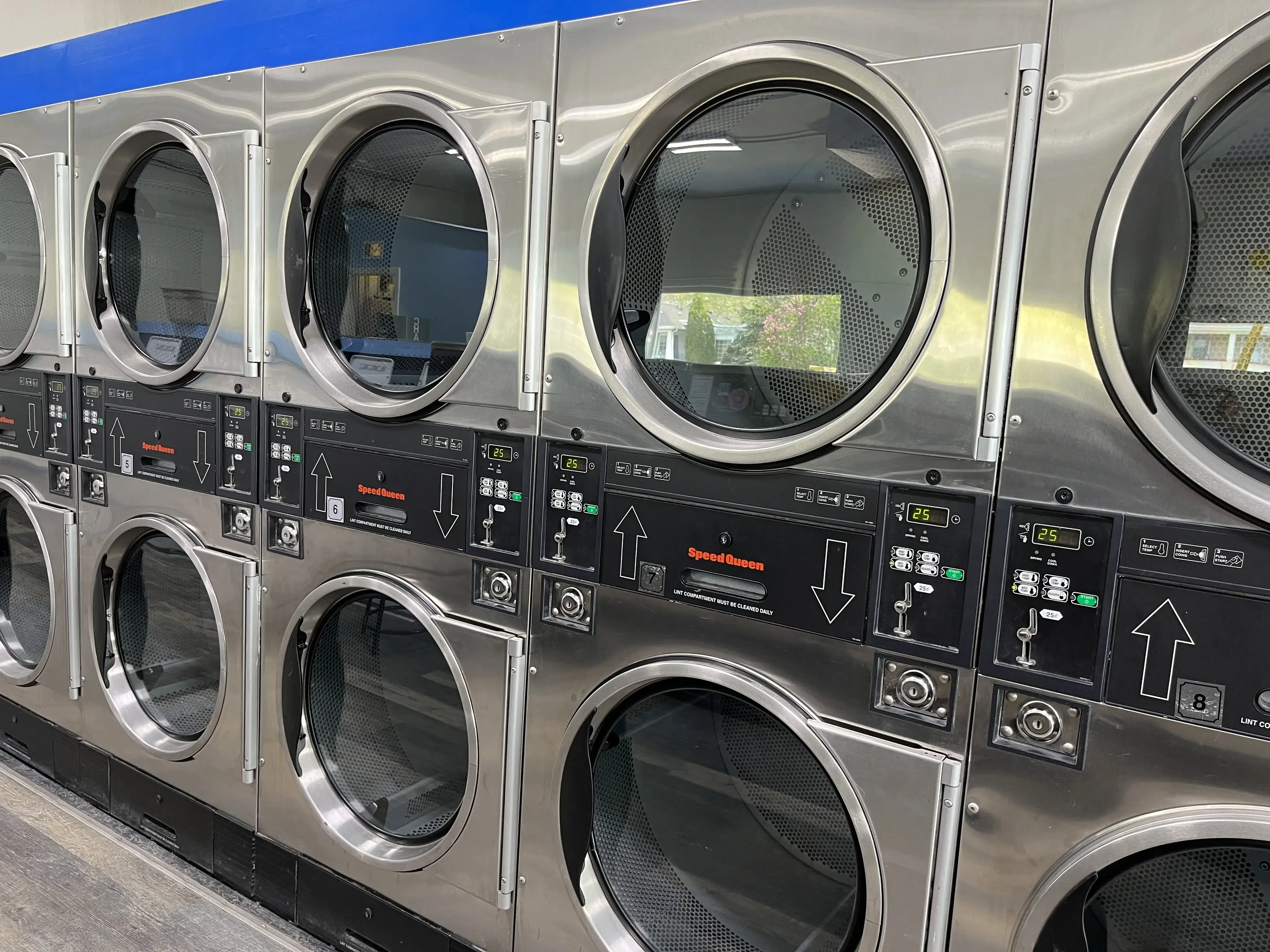 Family Coin Laundry thumbnail 12