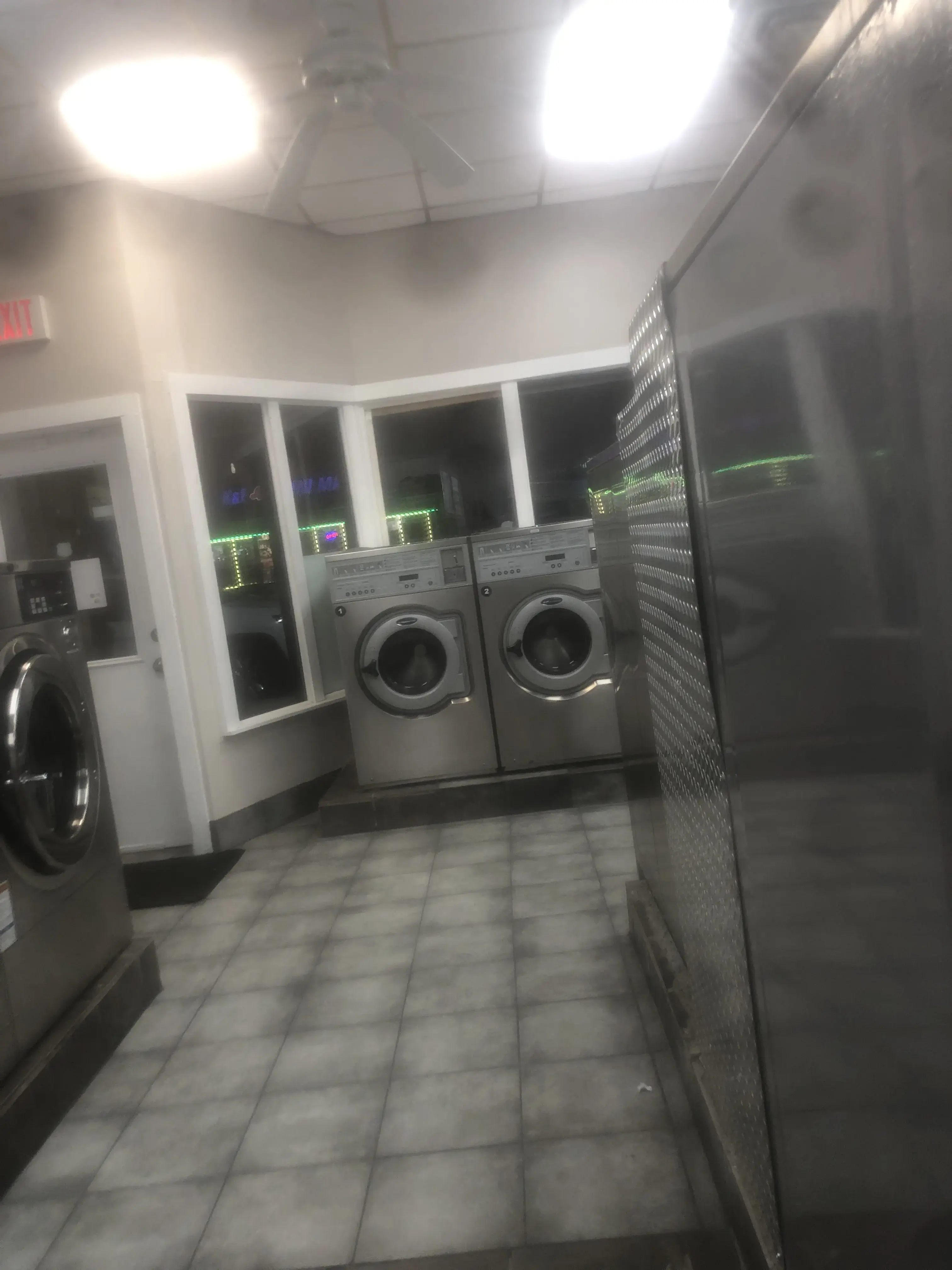 Family Fresh Laundromat - Image 8