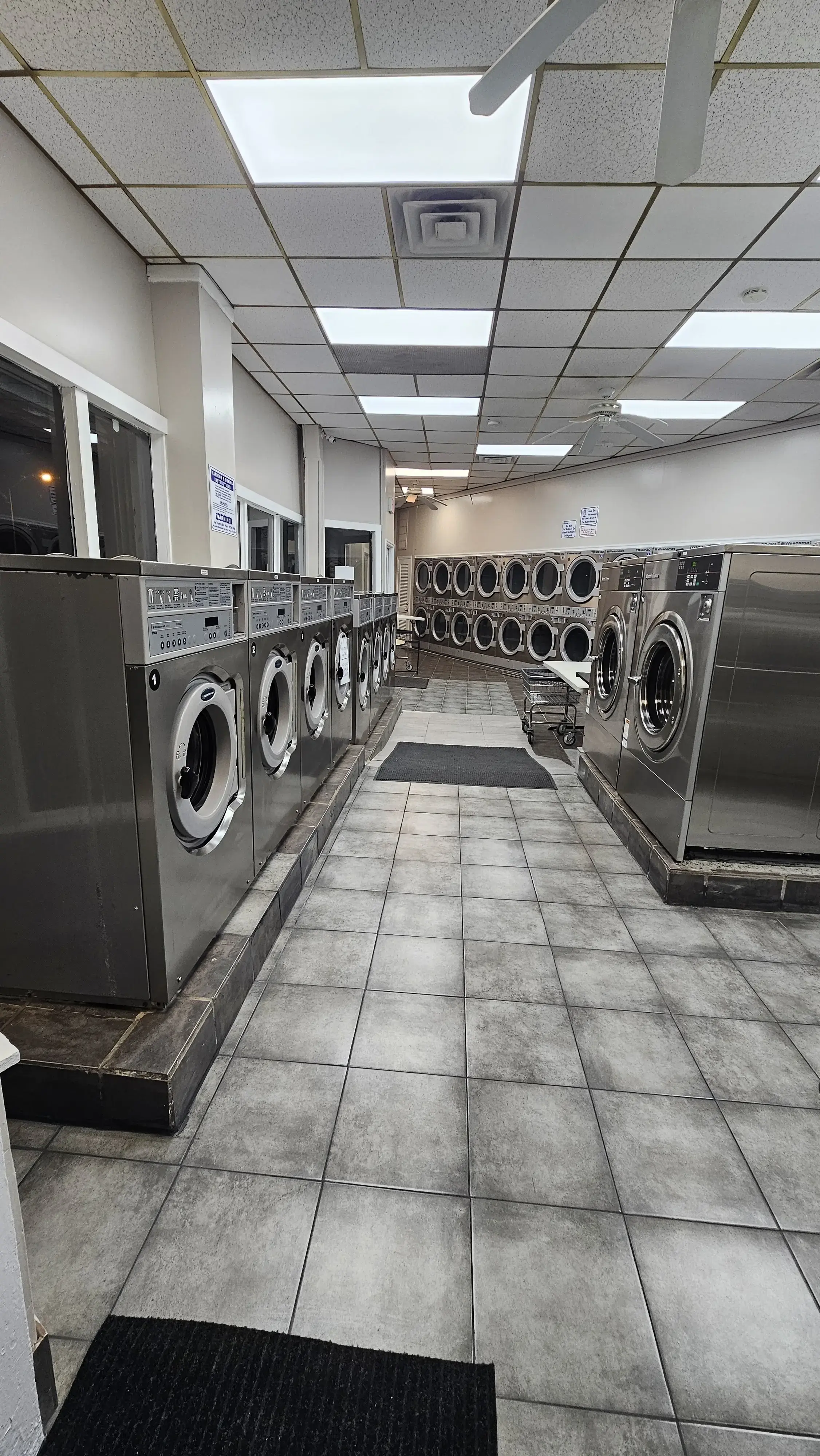 Family Fresh Laundromat - Image 16
