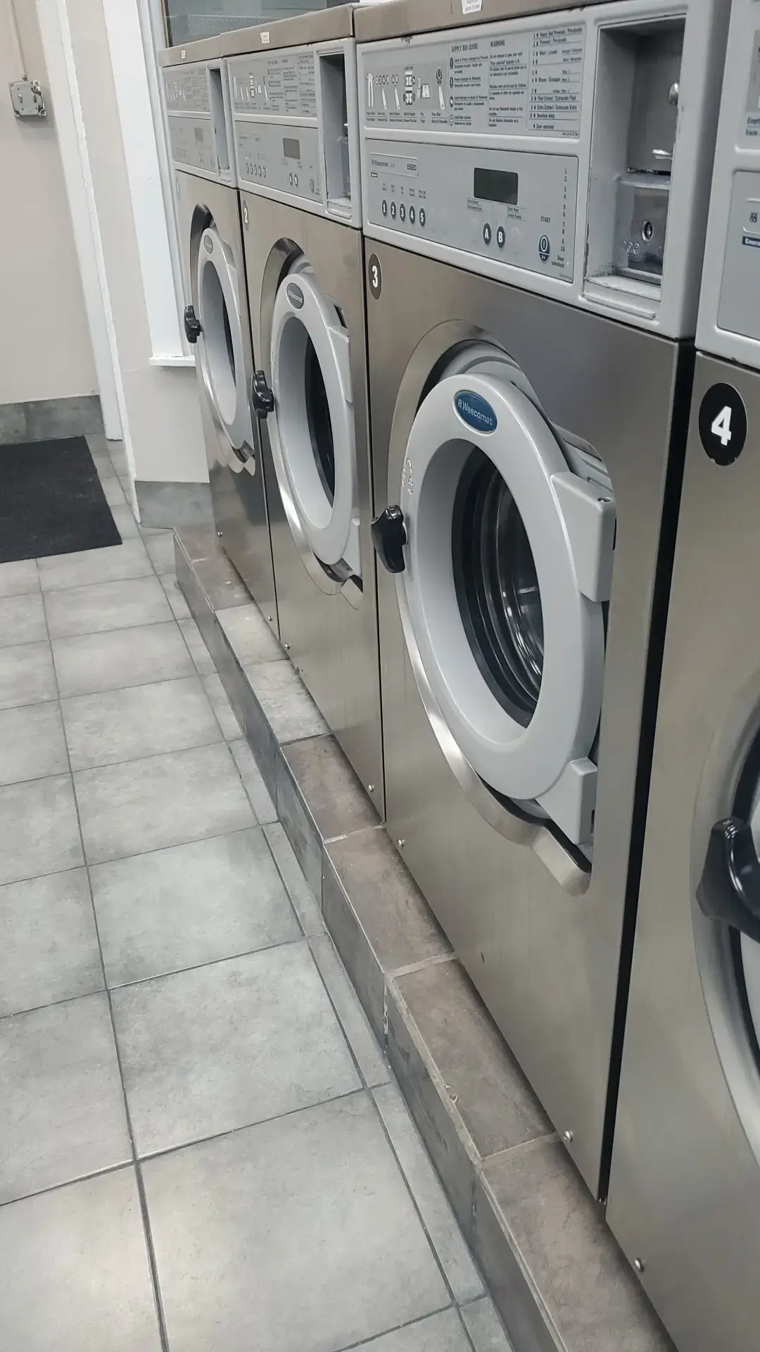 Family Fresh Laundromat - Image 13