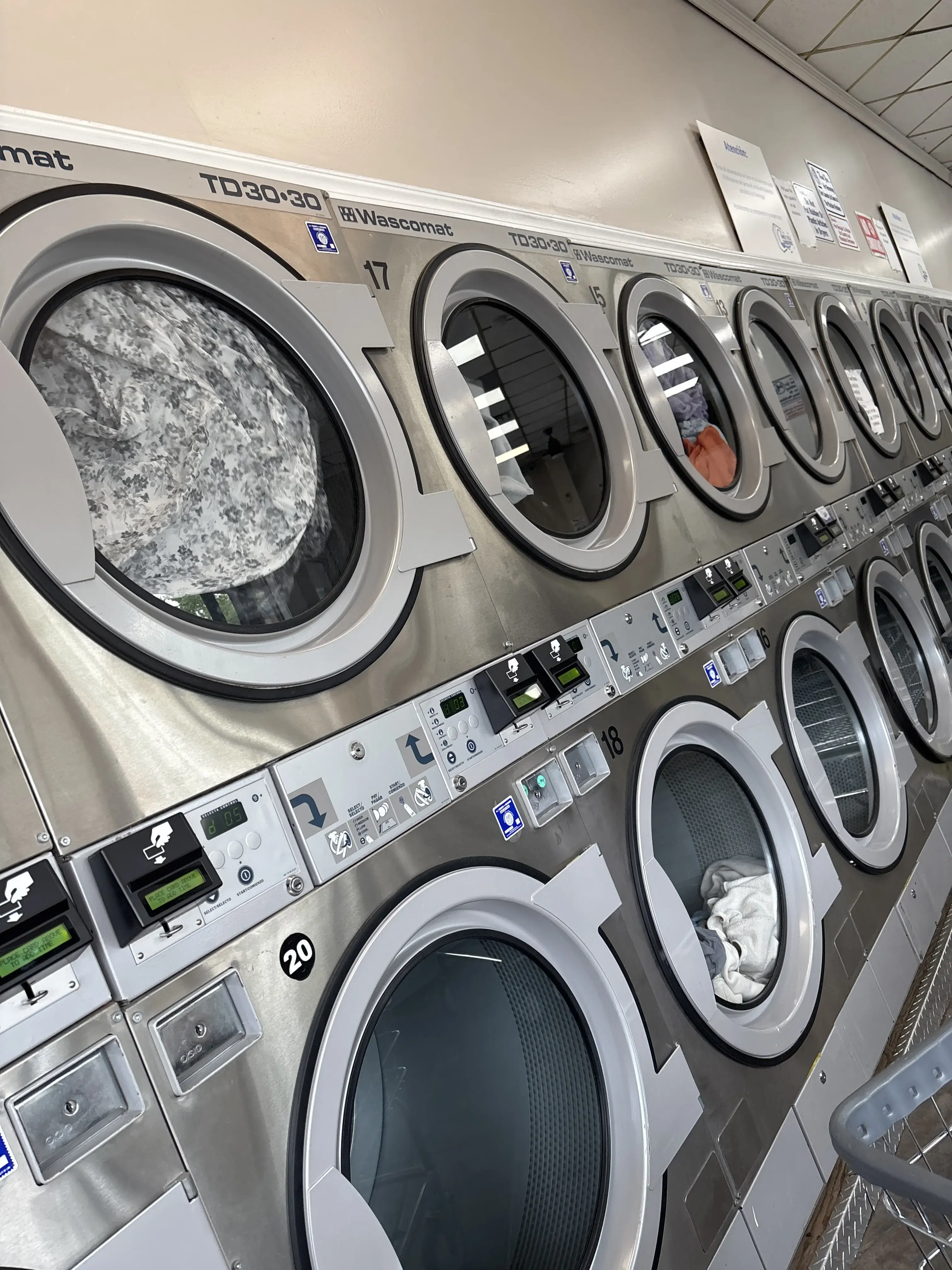 Family Fresh Laundromat - Image 11