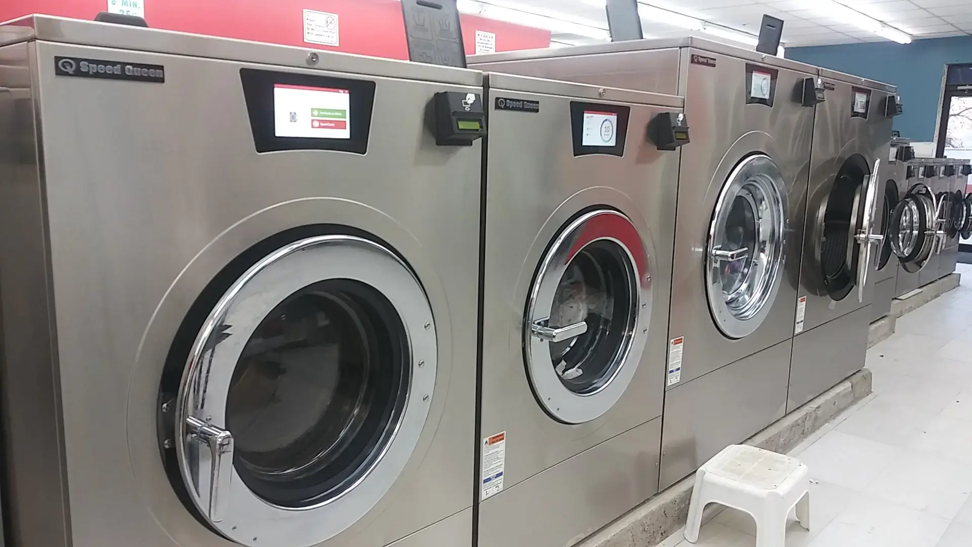 Family Launderette thumbnail 17