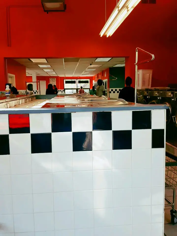 Family Launderette thumbnail 16