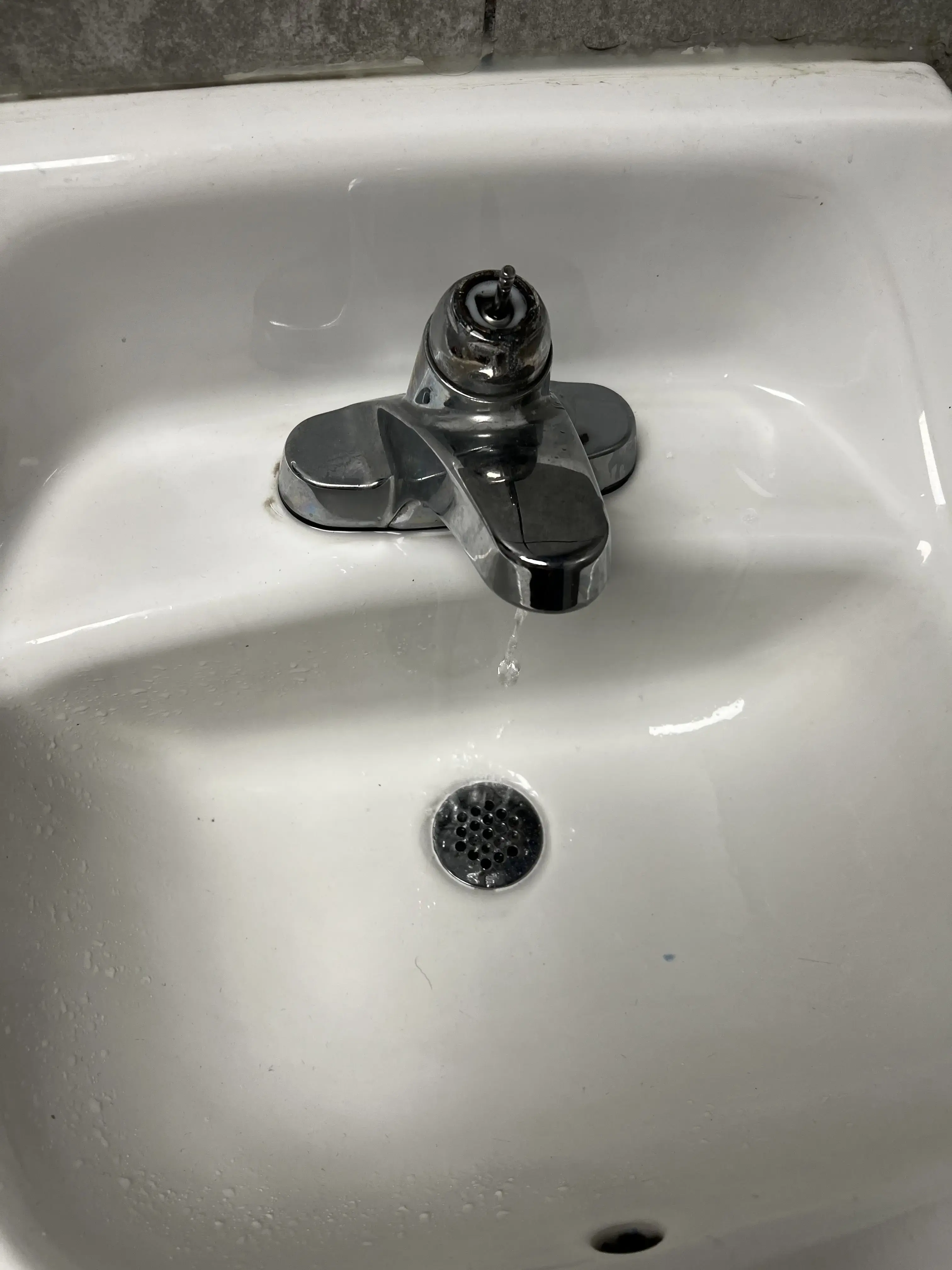 Family Launderette - Image 11