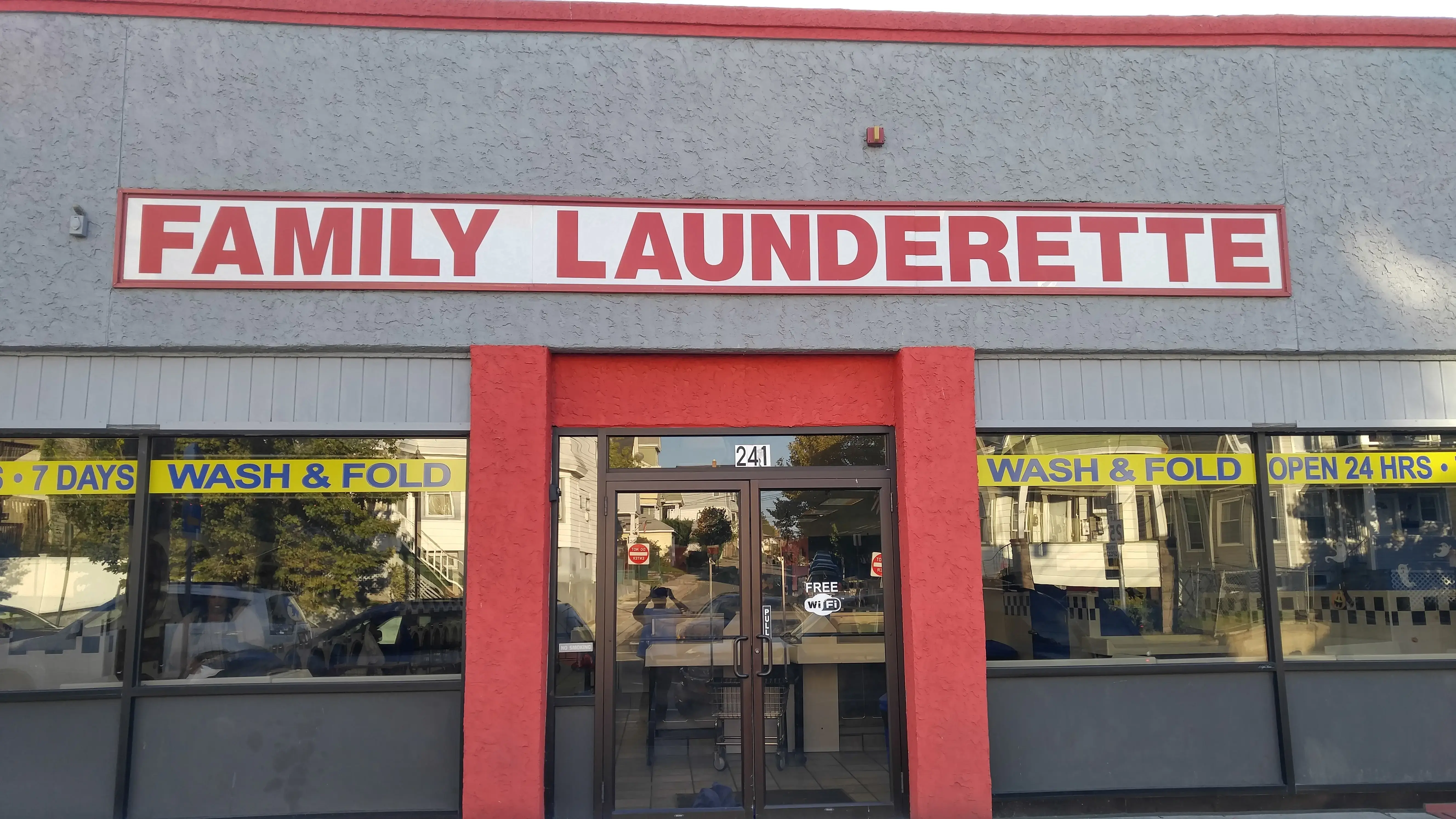 Family Launderette - Image 8