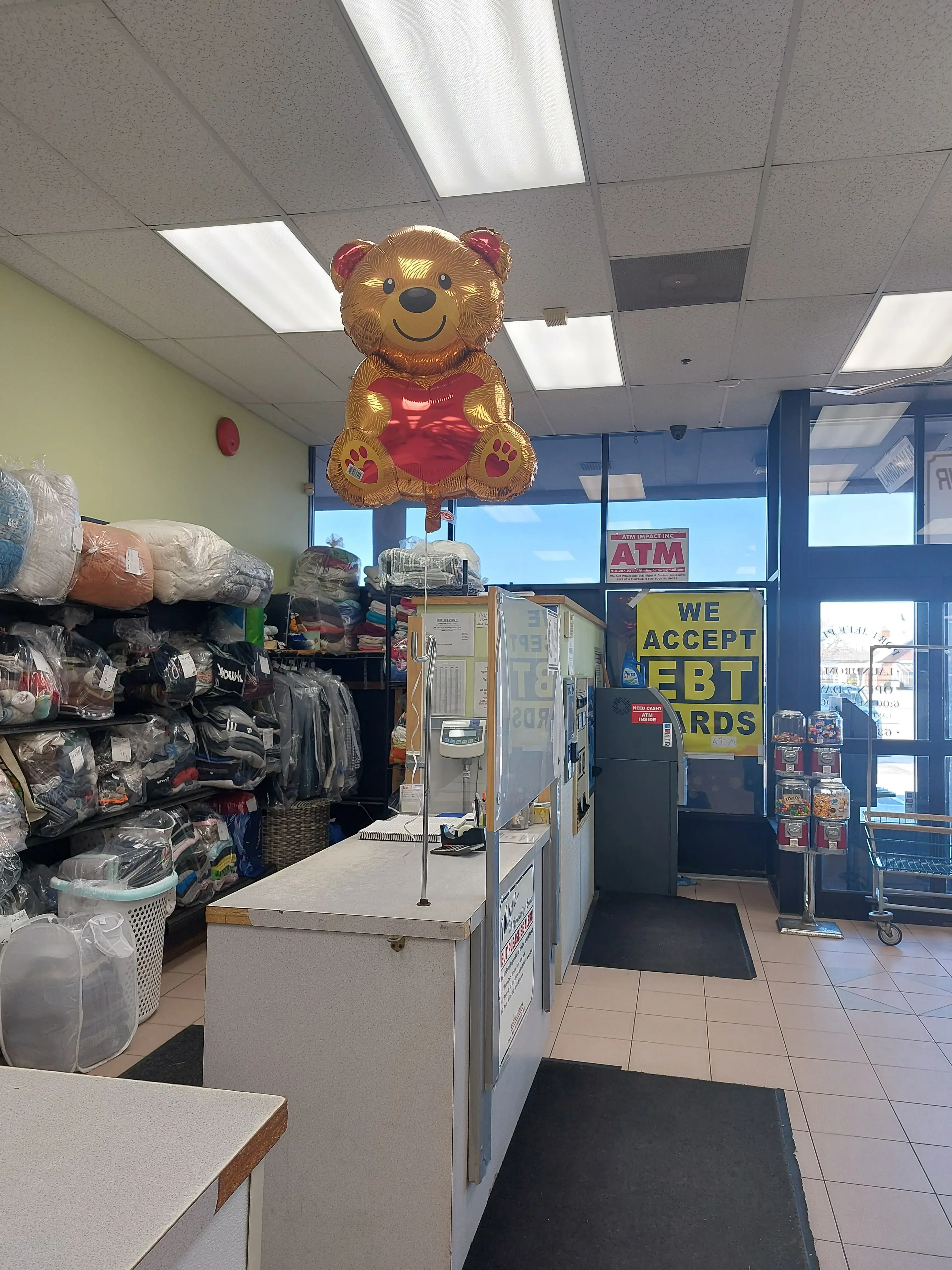 Family Laundromat at Port Jeff Plaza - Image 4